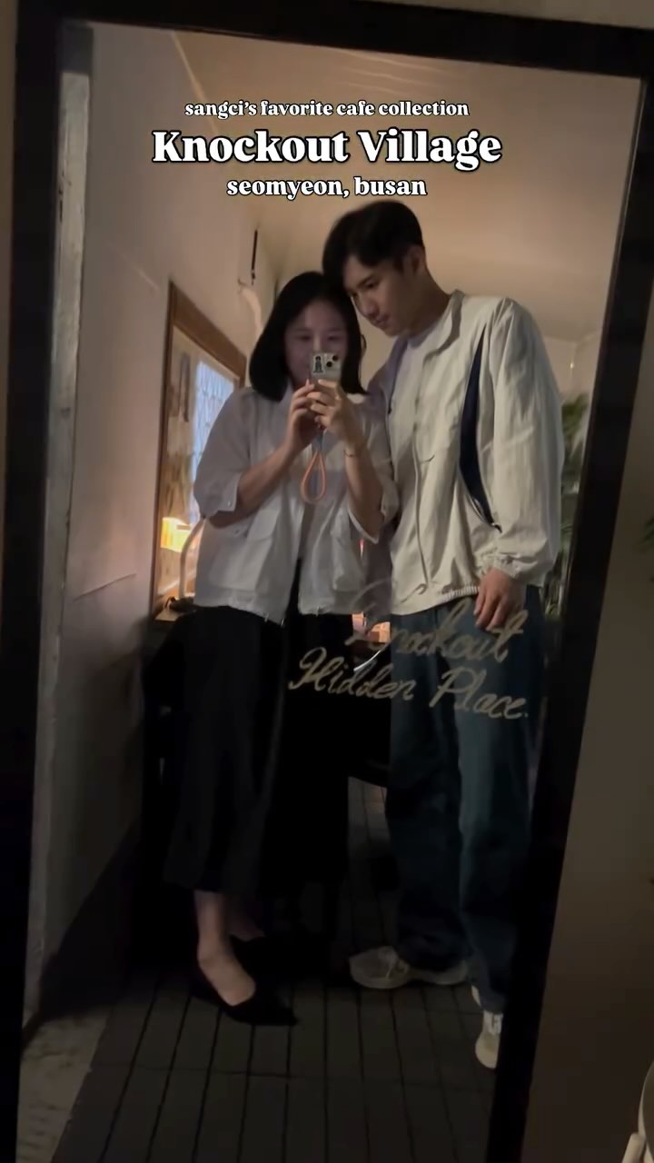 #explore_busancafe_with_sangci
One of our favorite cafe at Seomyeon area :
📍Knockout Village (넉아웃)
Busanjin-gu Dongcheon-ro 91-4
@knockout_village
Nearest subway station : Seomyeon Station
We absolutely love their cakes, never disappointed us!
It gets really crowded on weekends, so it’s best to visit on a weekday.
#busancafe #seomyeon #seomyeoncafe #knockoutvillage #넉아웃카페 #부산 #부산카페 #서면 #서면카페