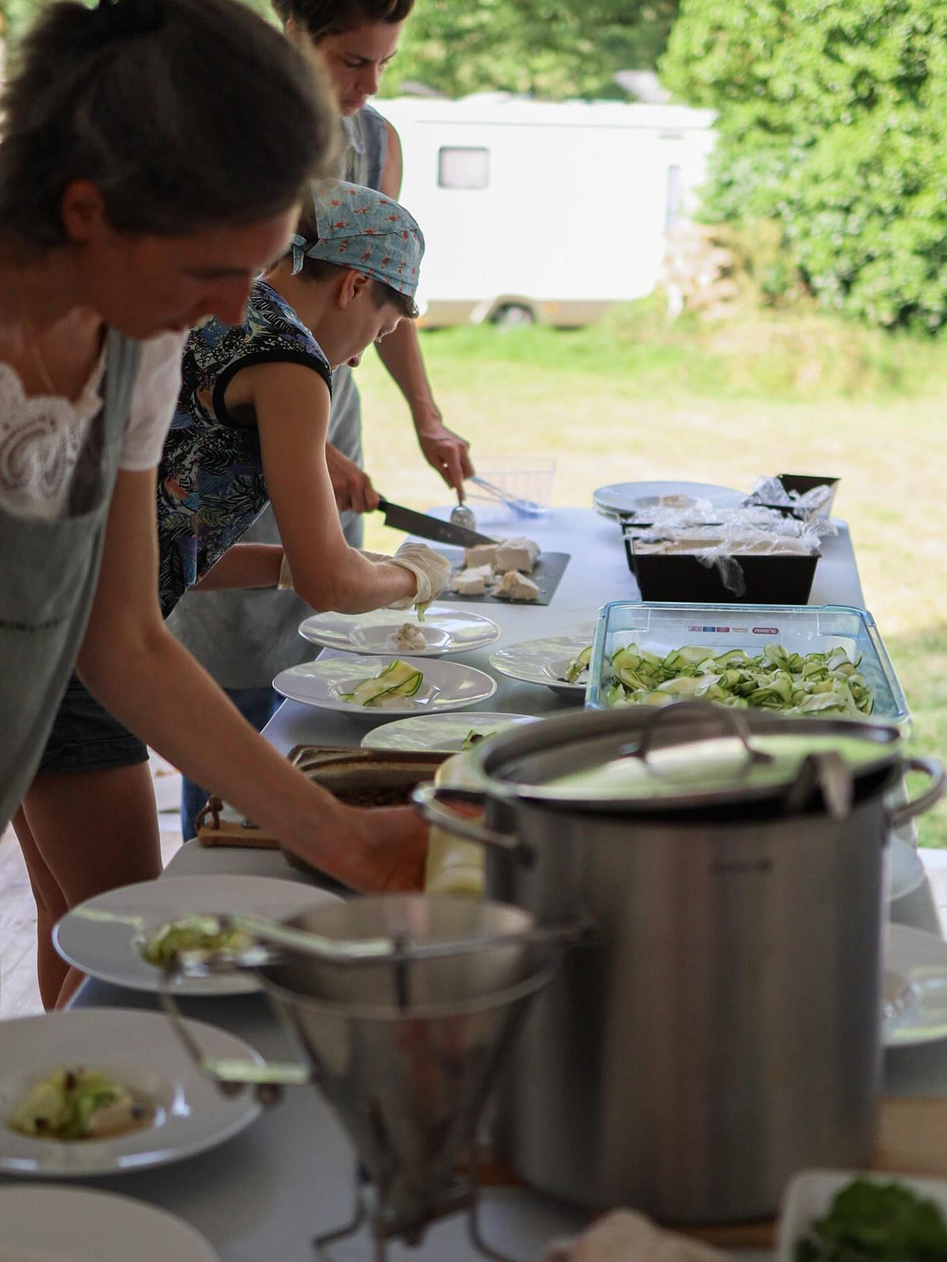 Camping chic ⛺️🥂
Le chic c’était pour A&T ✨, le camping c’etait pour nous 🙃
Merci la team qui se reconnaitra 🫶🏻
#mariage #bretagne #traiteurbretagne #traiteurmariage #traiteurvegan #mariagevegan #mariagevegetarien #canicule
