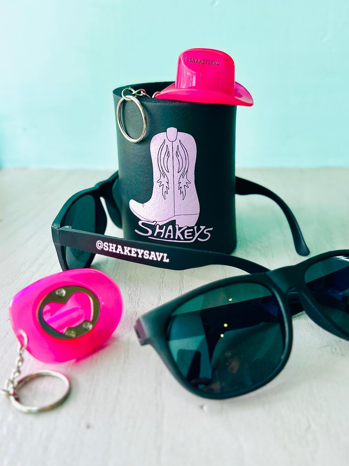 Shakeyyyyys!
New promo goods for our buds!
Especially feeling the pink Cowboy bottle openers💗🤠💗
@shakeysavl