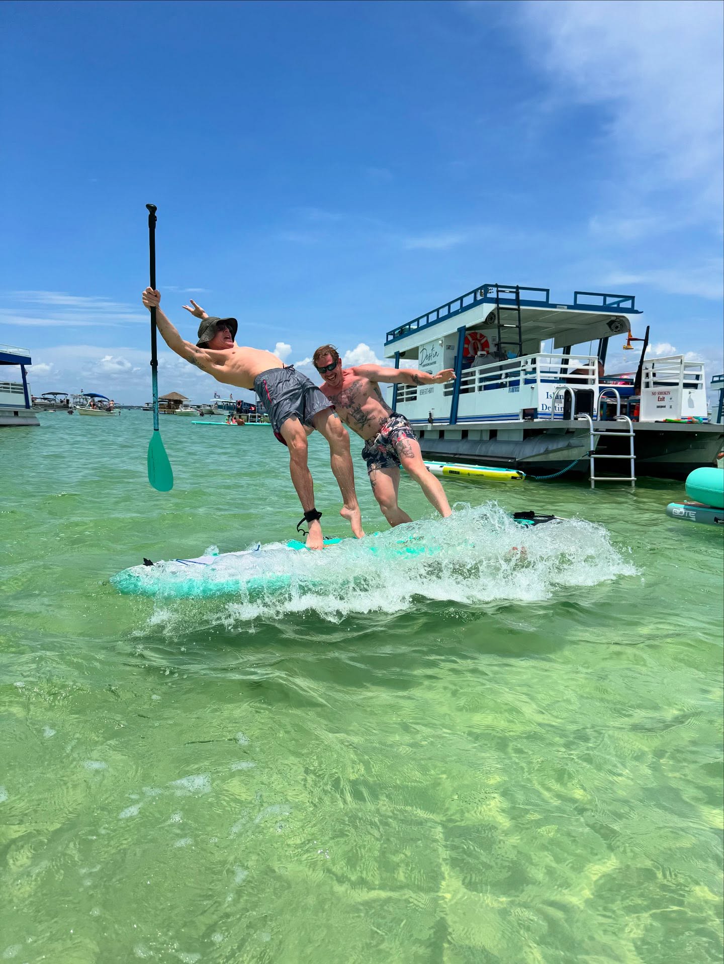 Paddle boarding in action! ☀️ sometimes it’s a little tricky with two on board
📸: @tanya_mcelroy16