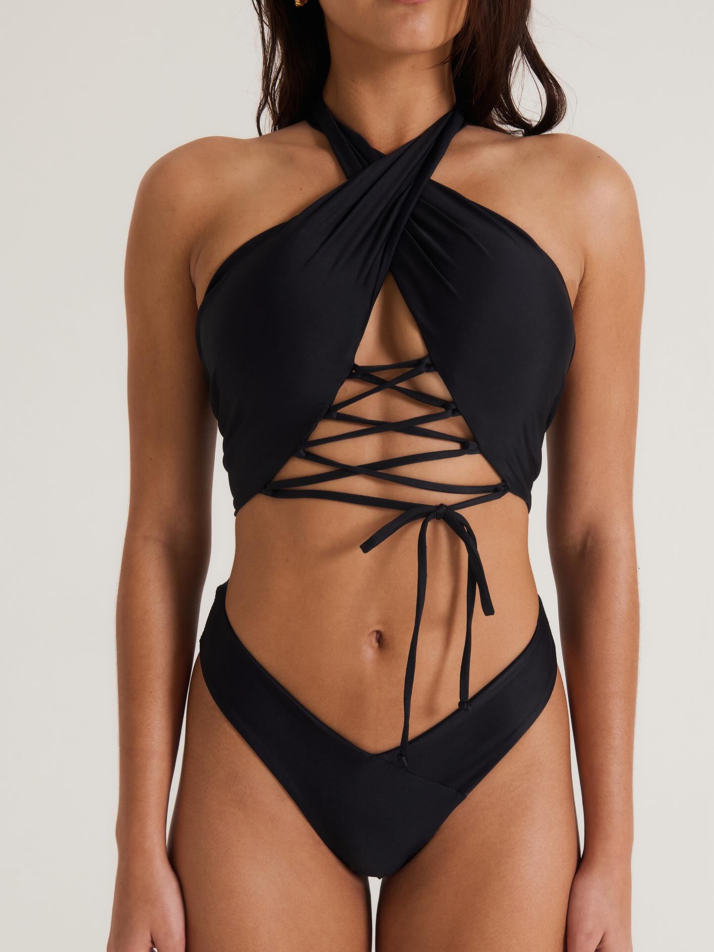 Clean lines, strong curves.
The APERIO one-piece is all about quiet confidence, sculpting, flattering, and effortlessly elegant from every angle!
#SanchaTheBrand #APERIO #SwimwearWithShape #OnePieceWonder #OnePiece #ModernElegance #SwimStyle #Holidays #Travel