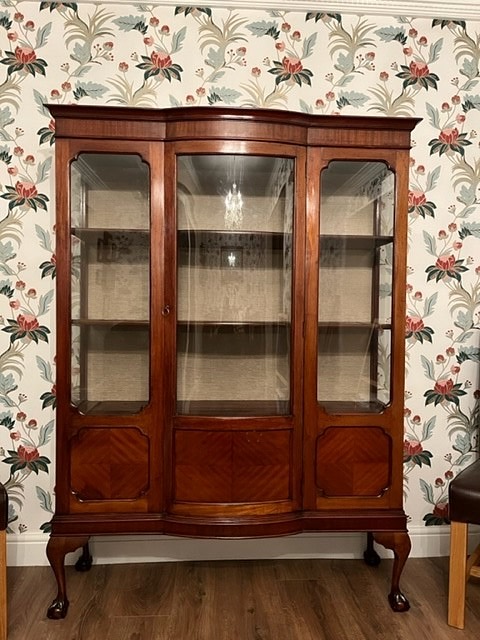 Swipe ➡️ From Worn to Wonderful! ✨
This mahogany display cabinet is now embracing its rich, lustrous mahogany grain whilst its pattern dances beneath a mirror-like finish.
This is what proper restoration achieves - not just renewing the surface, but breathing life back into a piece of furniture heritage.
At Boyle’s French Polishers, we believe every piece of quality furniture deserves this level of care and attention. With over 35 years of traditional craftsmanship, we specialise in transformations like this - honouring the past whilst securing the future.
#RestorationComplete #FrenchPolishing #MahoganyRestoration #AntiqueRestoration #FurnitureRestoration #TraditionalCraftsmanship #LuxuryFurniture #HeritagePreservation #BespokeFurniture #LondonRestoration #BoylesFrenchPolishers #BeforeAndAfter