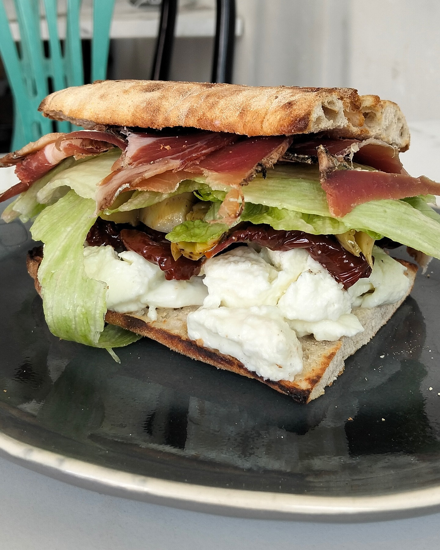Savor the bold flavors of our Speck Sandwich – made with savory IGP Speck, creamy DOP Buffalo Mozzarella, grilled artichokes, sun-dried tomatoes, crisp lettuce, and a touch of extra virgin olive oil and salt. A perfect harmony of taste and tradition in every bite. 🥪✨
#GourmetSandwich #ItalianFlavors #BuffaloMozzarella #SpeckLovers #FoodieHeaven #ArtisanFood #MediterraneanTaste #Foodstagram