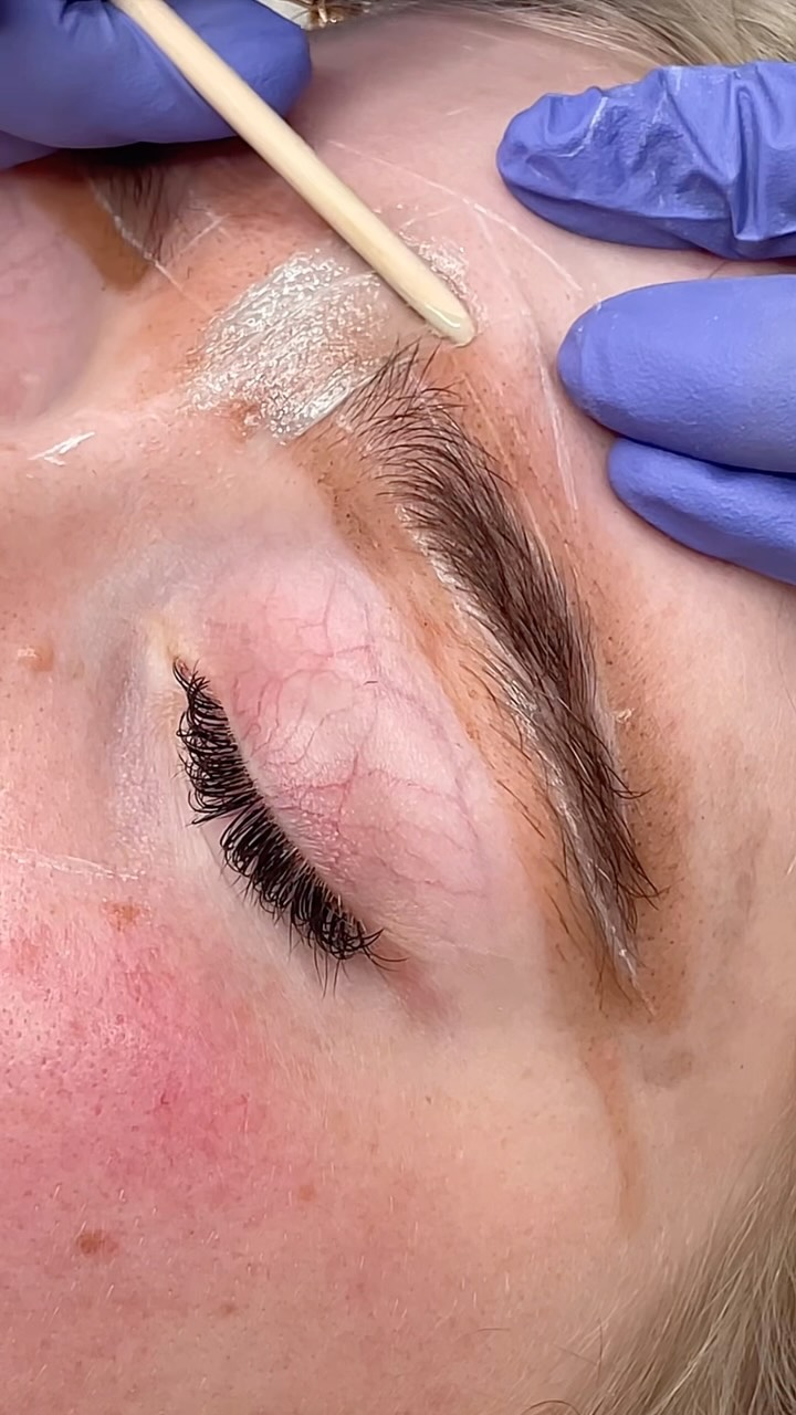 Let’s talk about waxing ✨
It’s such a key part of the Signature Brow treatment but only one piece of the puzzle 👇
This full brow service includes
🎯 Mapping for balance and symmetry
🎨 Tinting to enhance depth and shape
💥 Waxing for clean lines
✏️ Tweezing for extra precision
💄 Brow makeup and a mini lesson for that polished finish
Each step builds on the last
It’s not about rushing through
It’s about layering techniques with purpose
To create brows that really suit your client’s face features and lifestyle
If you’re still building your confidence
Don’t underestimate how much of a difference good mapping and clean waxing make 💡
Even something as simple as warming the wax to the right temperature can make a big difference 👌
💬 Let me know…
What part of your brow service do you want to feel more confident in?
#browwaxing #browmapping #signaturebrows #browartistuk #browshaping101 #beautytherapistuk #browtechlife #browtinting #beautystudenttips #browtraininginspo #kingsteigntonbrows #newtonabbotbrows #devonbrowartist #browmentor