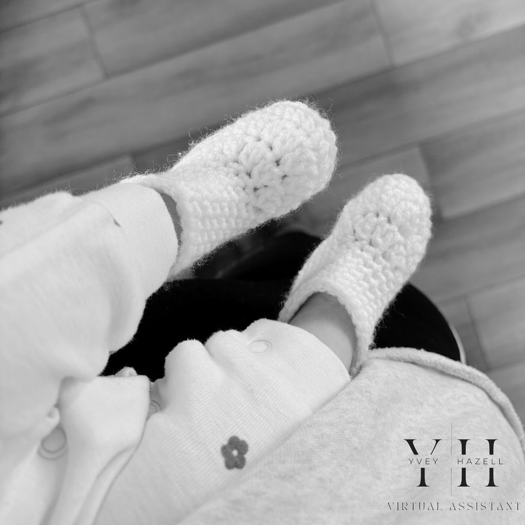 Our beautiful Lyra Rose Hazell was born at 2.20pm on Wednesday 7th May ๐
Lyraโs journey had a rough start and we spent her first 10 days living between Treliske and Derriford Neonatal ICUs, but one month on and we have well and truly started our new lives together! We certainly have a little fighter on our hands ๐ฅฐ