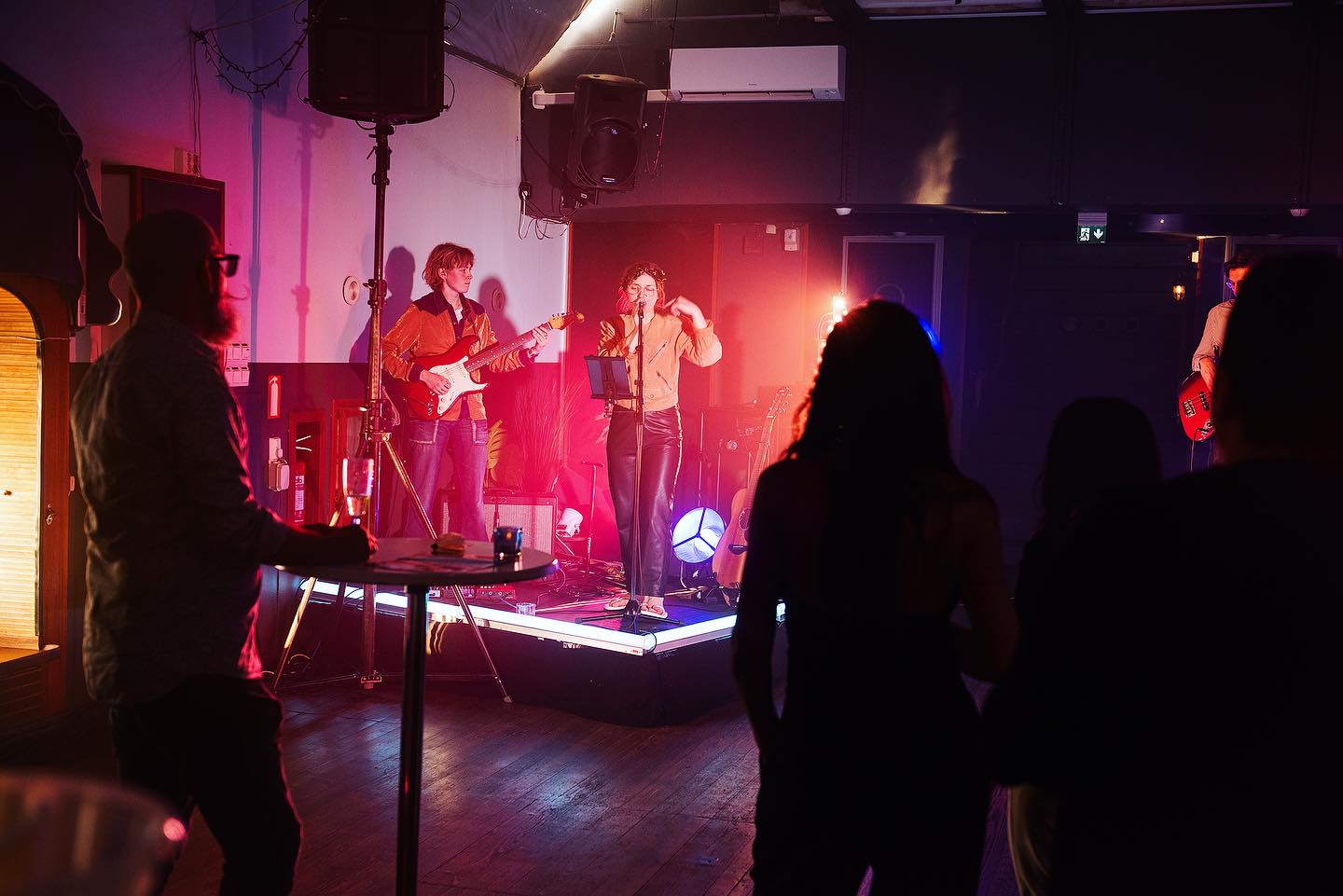 Episk stämning som fortfarande hänger kvar!
Vad kan vi skapa för dig? 🥁🎉