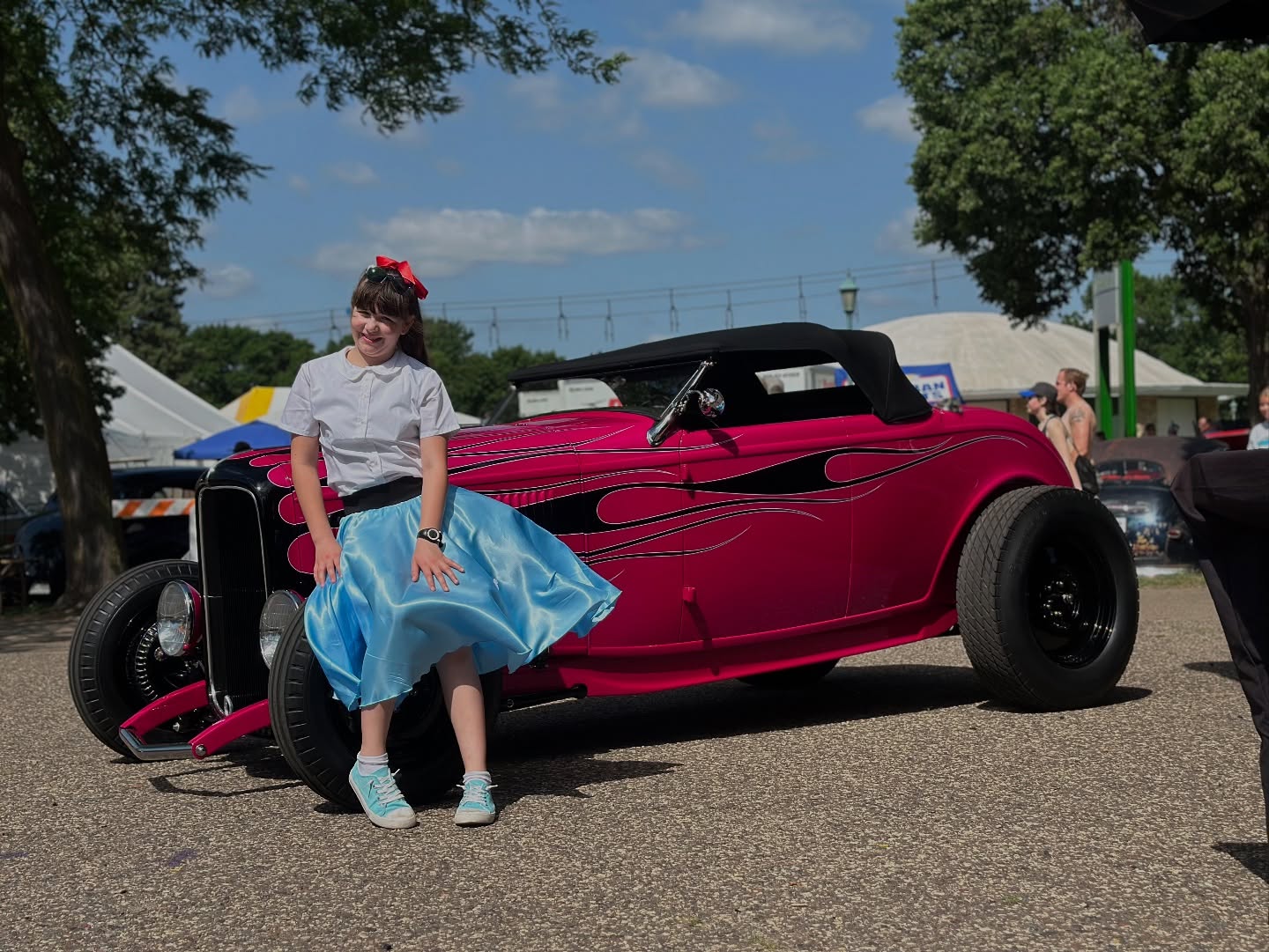 Shout out to this sweet young lady! We are all about the smiles. This car has drawn a tremendous amount of youth over the past year and THAT is what @greasemonkeyprincess is all about! ππ»
ββββββ
#JonsonsHotRodShop #JHRS #GMP #Hotrod #32Ford #Ford #Roadster #JohnsonsRadiatorWorks #JRW #CopperBrassRadiator