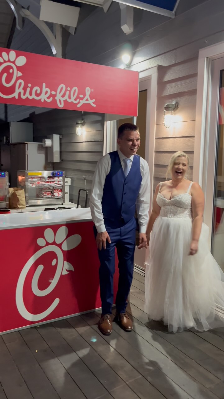 After dancing all night… this is what dreams are made of 🍗🍟✨
Our custom Chick-fil-A kiosk was the ultimate late-night wedding surprise. Nuggets, waffle fries, and smiles all around. Who says the party has to stop at cake?
.
.
.
#weddingfoodgoals #latenightweddingbite #customweddingkiosk #chickfilaatweddings #weddingreceptionideas #weddingwowfactor #luxuryweddingideas #weddinginspo2025 #eventkiosk #weddingcateringideas #weddingtrendalert #weddingtreats #weddingentertainment #weddingdetailsmatter #receptiongoals #weddingplannerlife #eventdesignideas #foodieevents #ajhevents #dontmissabeat