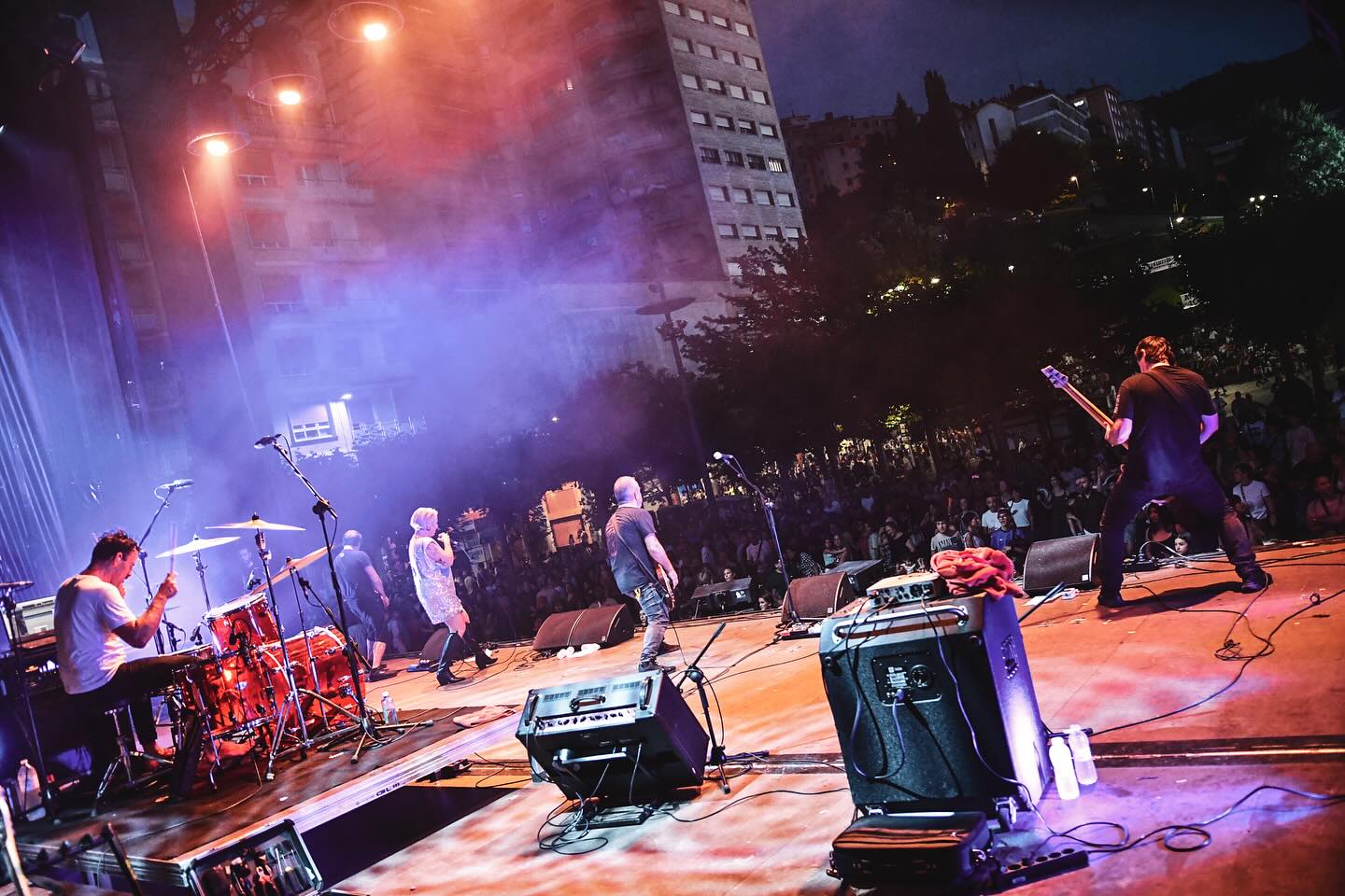 MILA ESKER EIBAR! 🔥❤️🔥
Atzo herrixan bizitakua benetan berezixa izan zan zuei esker. Mila mila esker danori!
Lo que vivimos ayer en nuestro pueblo fue muy especial gracias a vosotrxs. Muchísimas gracias!
📷 @eideriturriaga