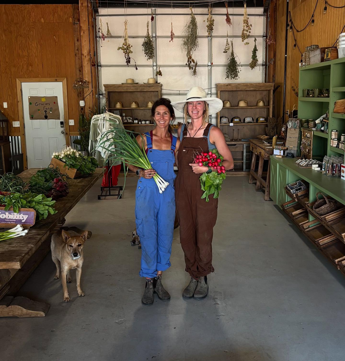 No Smokewood @smokewoodeats bbq truck this Friday! 🔥
Join us for our regularly scheduled Farm Stand from 4-6pm:) 🥕
We will have a plethora of fresh veggies, greens and local goods! Come check us out!🥬