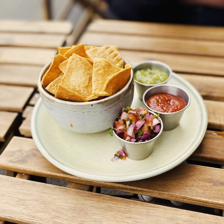 Fried tortilla chips, pico de gallo, salsa roja and guacamole 😋😋😋
Recipes for all components available on: fullcooked.com click the link in bio 🔗
Here is the recipe for the salsa roja sauce:
Ingredients:
1 tin chopped tomatoes (or 3 fresh ripe ones, blended)
2 dried chillies (guajillo or arbol), soaked & chopped
1 garlic clove, minced
½ tsp cumin
1 tbsp olive oil
Salt and sugar to taste
Method:
In a pan, heat oil. Fry garlic and cumin for 30 sec.
Add chillies and tomatoes.
Simmer 10–15 mins, blend if you want it smooth.
Season with salt and a pinch of sugar.
💡💡if you want to add a smokier flavour add a bit of chipotle paste 💨💨