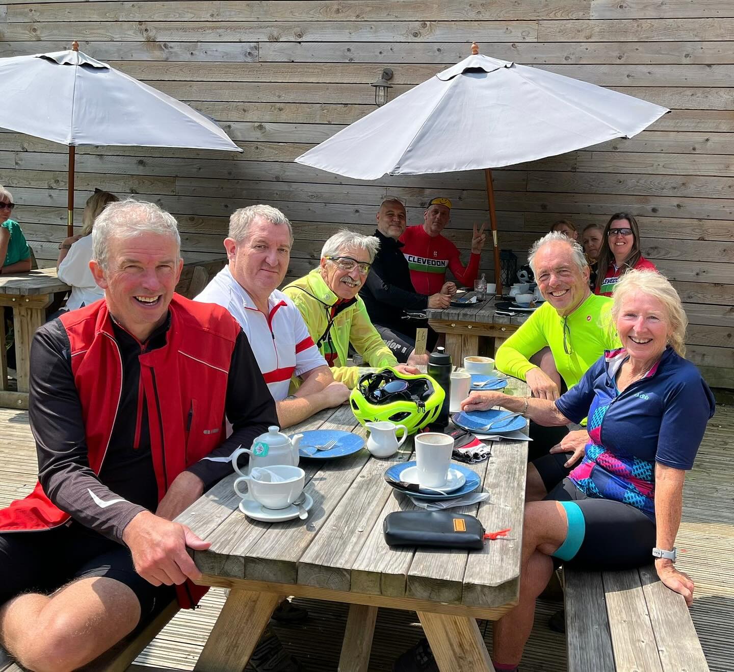 A sunny Sunday and G6 were kicking back and enjoying those warm rays on today’s club ride. Look at those smiles 🤩 #cdrc #sundayclubride #sunnysunday #clevedonanddistrictroadclub
