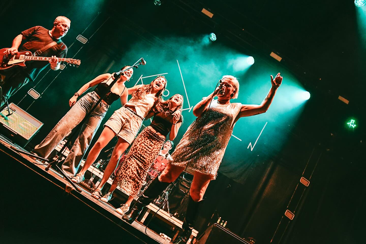 MILA ESKER EIBAR! 🔥❤️🔥
Atzo herrixan bizitakua benetan berezixa izan zan zuei esker. Mila mila esker danori!
Lo que vivimos ayer en nuestro pueblo fue muy especial gracias a vosotrxs. Muchísimas gracias!
📷 @eideriturriaga