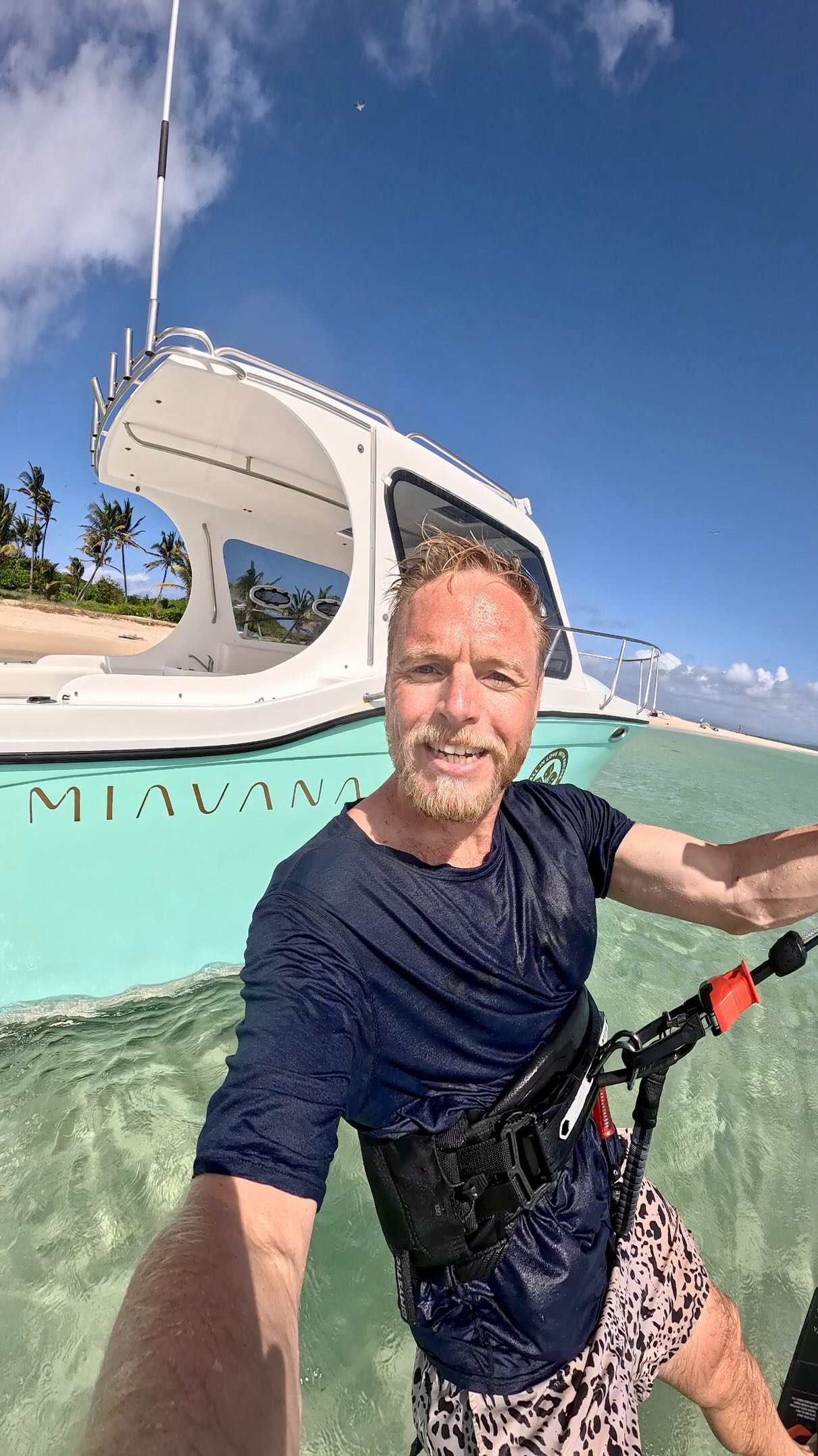 One of the best spots I’ve ever kited. So much fun!
Thanks @miavana_ and @timeandtideafrica for making dreams come true. 🙏
Ps: dm me if you want to join our exclusive trips next year… 👌