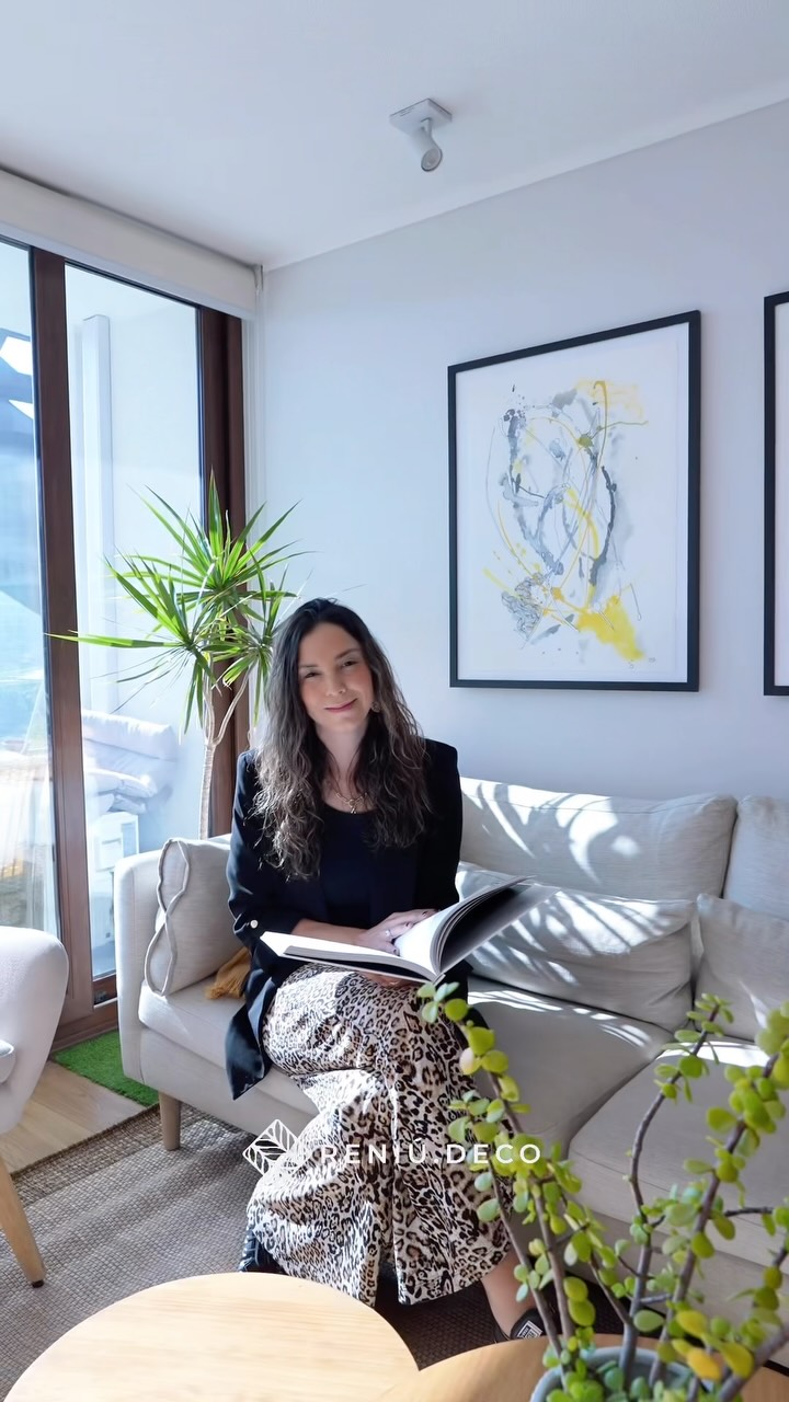 Así renovamos el hall, el living y la terraza de este departamento en Ñuñoa! ✨
Buscamos que cada espacio se sintiera más conectado, cómodo y con una propuesta estética que reflejara la personalidad del cliente.
El hall ahora da una bienvenida con identidad, el living se transformó en un espacio funcional y acogedor, y la terraza pasó a ser un rincón perfecto para disfrutar. 🌿🏡
En Reniú Deco diseñamos soluciones reales para tu hogar, siempre adaptándonos a tus necesidades y presupuesto.
📲 Escríbenos por WhatsApp al +56 9 9730 1385 para resolver dudas o pedir tu cotización.
#ReniúDeco #DecoÑuñoa #TransformaciónDeEspacios #HallLivingTerraza #DiseñoDeInteriores #DecoConEstilo #InterioresQueInspiran #RenovaciónDeHogar #EspaciosConSentido #DecoChile
