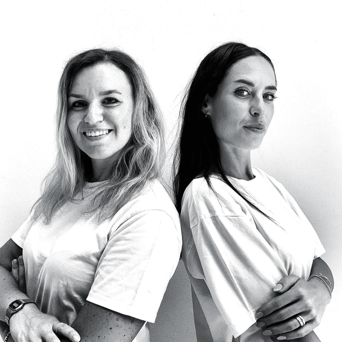 🤝 Siamo Valentina Mora e Virna Braglia, due pedagogiste specializzate in DSA, unite dalla stessa visione educativa e dal desiderio ed esigenza di costruire qualcosa di significativo e innovativo.
📍 Lo studio nasce a Carpi nel 2021 su iniziativa di Valentina, con l’obiettivo di offrire supporto educativo e consulenza pedagogica a bambini, ragazzi e famiglie.
Oggi, questo spazio si è ampliato, trasformandosi in un progetto condiviso grazie all’incontro con Virna e mediante la collaborazione con un’équipe multidisciplinare di professionisti specializzati.
🌱 A mente aperta è oggi un luogo dove accogliere, ascoltare e progettare insieme percorsi personalizzati, laboratori e interventi educativi su misura.
Un centro che mette al centro la persona e la sua crescita in tutte le dimensioni.
💡 Una mente aperta è curiosa, accogliente, pronta a mettersi in gioco.
È l’atteggiamento che portiamo ogni giorno nel nostro lavoro.