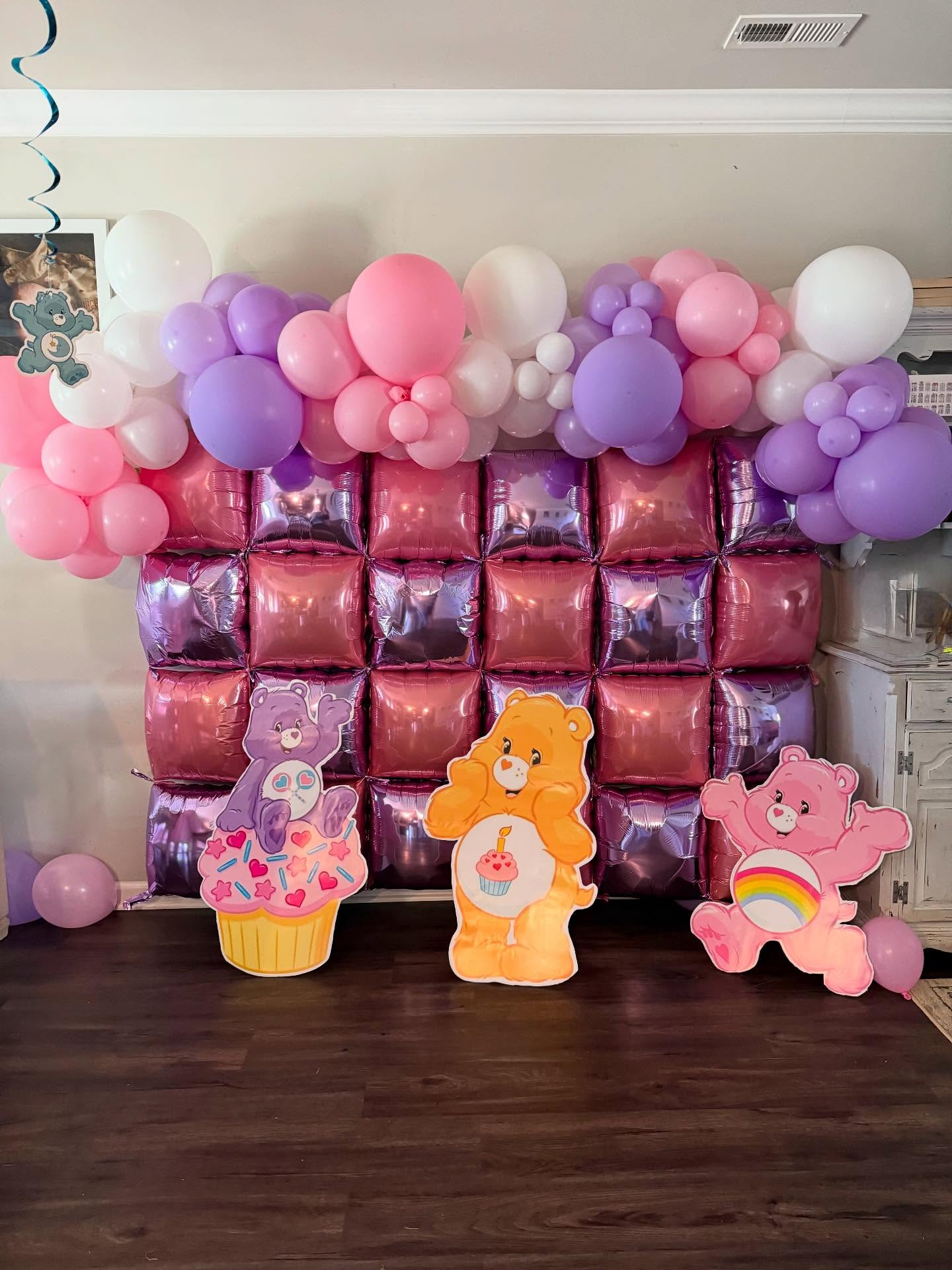 This setup was just for my daughter’s birthday—so not a full professional install—but I couldn’t resist sharing it because it turned out SO cute! 🥹💕
I’m now offering character cutouts AND foil balloon walls as fun add-ons for your events! Whether it’s a themed birthday, baby shower, or celebration of any kind, these details take your decor to the next level! ✨🎈
Planning a party? Message me to book!
#huntsville #huntsvilleballoonartist #balloonartist #balloondecor