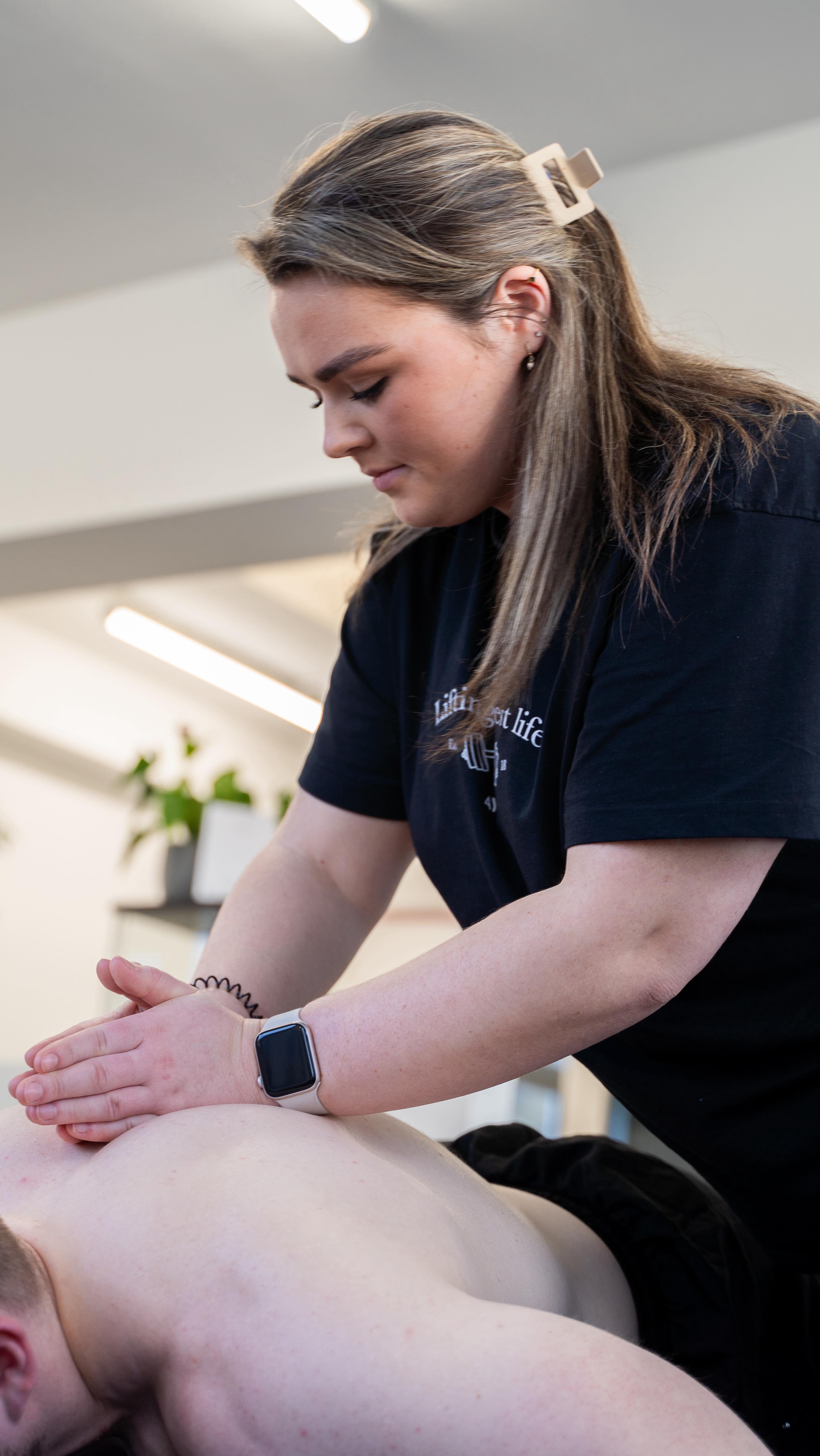 Welcome Roisin! We are excited to have Roisin start in the clinic! She brings a fantastic energy, experience and we look forward to having her skills in the clinic 🙌 She integrates “hands on” with “exercise” to give the best patient outcome🙌🏋️♀️👌
She has worked with a variety of men’s and women’s sports teams including Gaelic Football, Hurling, Camogie, Soccer, and Rugby. 🏉 ⚽️
Outside of work Roisin represents her local Camogie team Ros Earcáin (Rasharkin), while also enjoying Rugby and the gym. 🏉⚽️
#physio #impacthealthphysio #rehab #exercise #manualtherapy