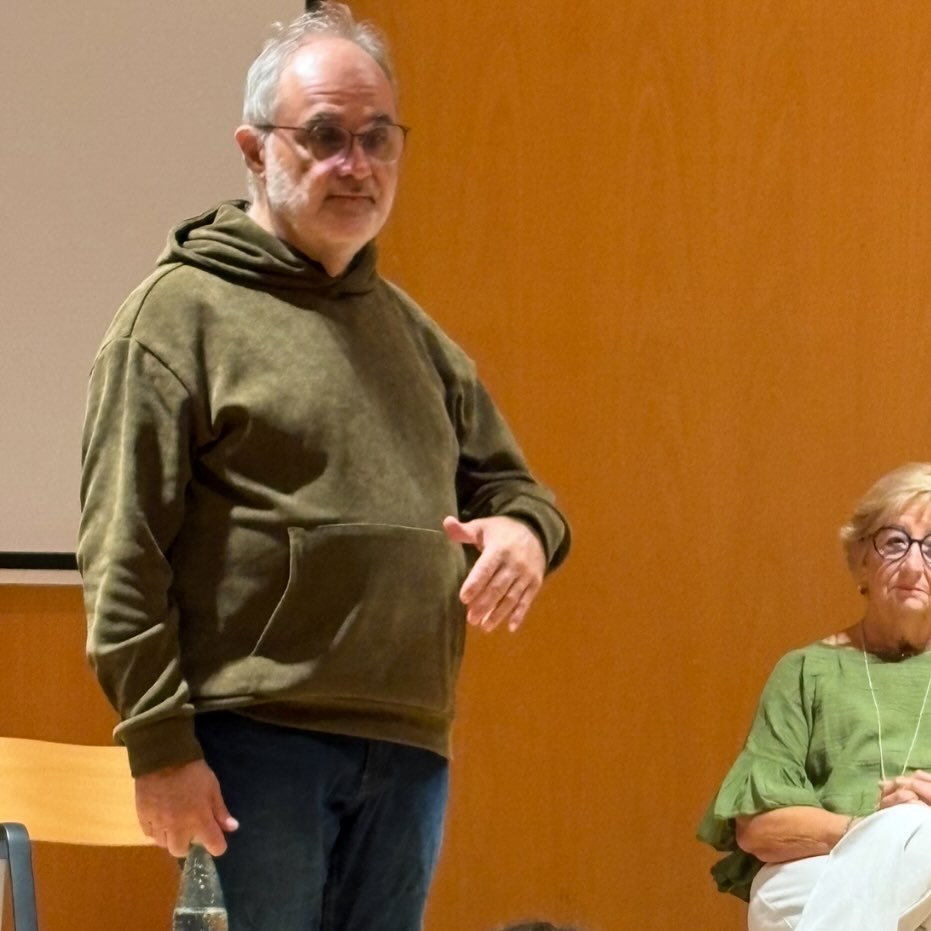 Volem compartir amb vosaltres que, tristament i de manera sobtada, el passat 21 de juny ens va deixar l’Albert Llanas, soci i vocal de l’ACAP.
L’Albert havia estat molt involucrat i havia participat en projectes com el PAIR del Institut de Recerca de Vall Hebron (foto 2024).
Gran músic i jugador de tennis taula, et recordem.