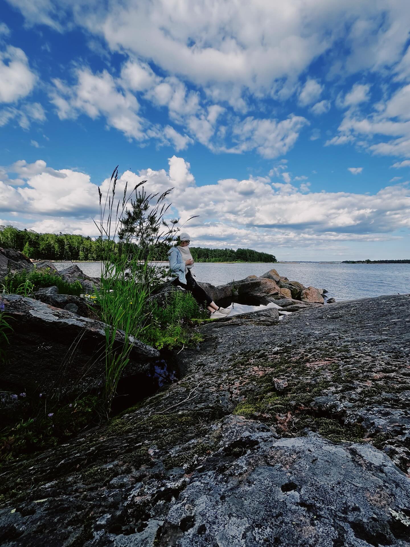 Hyvää juhannusta! Glad midsommar! Happy midsummer! 🌤️💕#juhannus #lauttasaari #helsinki