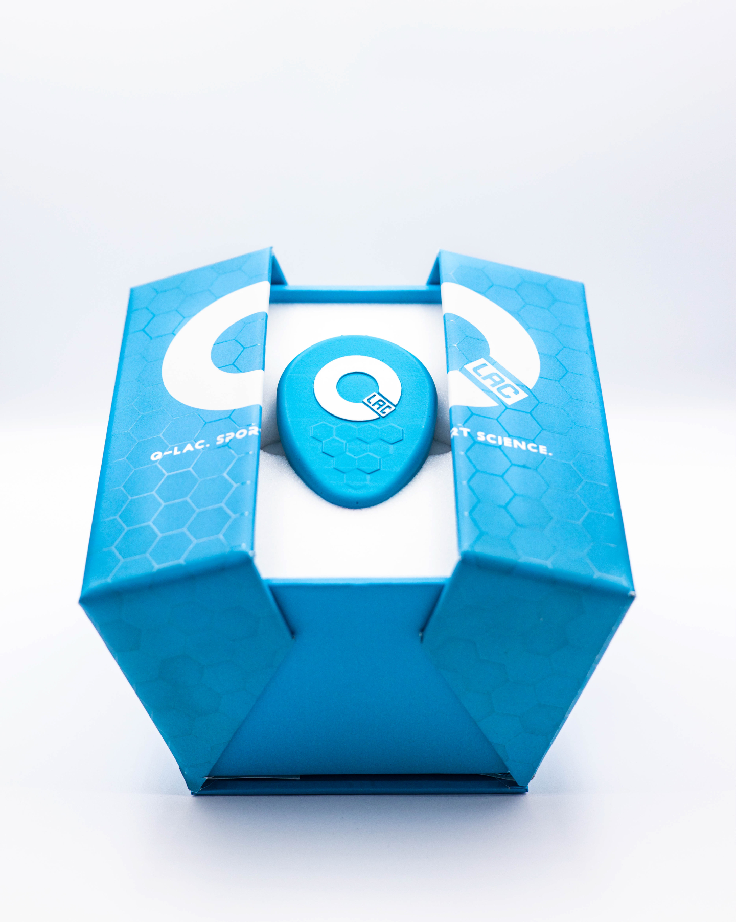 Sabemos que estás deseando saber qué se esconde tras este gran dispositivo 😏
Prepárate para la nueva revolución de la forma en la entrenas.
¿Estáis listos? 😎
#QLACEspaña #EntrenaConDatos #EntrenamientoInteligente #running #correr #runners #cicling #bicicleta #ciclismo #ciclistas #sport #deporte #triatlon #maraton #marathon