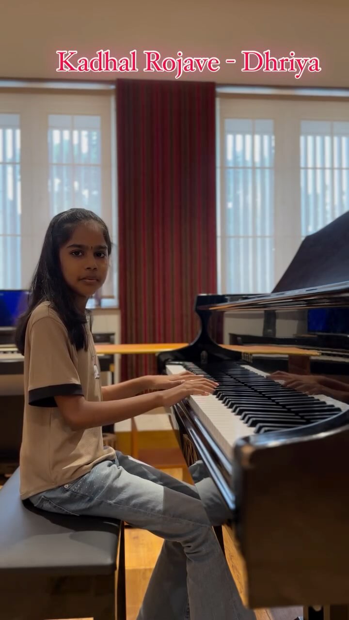 Its Kadhal Rojave from Roja,Piano solo by Dhriya from KM Music Conservatory College
#kadhalrojave #roja #maniratnam #piano #cover