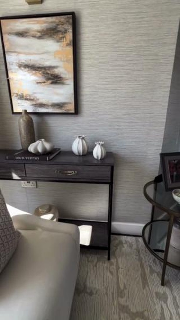 What an incredible room! This beautiful space is perfectly finished off with our elegant Roman Blinds — adding style and warmth in all the right places. ✨🪟
Big thanks to @rebecca.k.homeinteriors for the stunning inspiration!
#SwiftDirectBlinds #RomanBlinds #HomeStyle #InteriorDesign #WindowTreatments