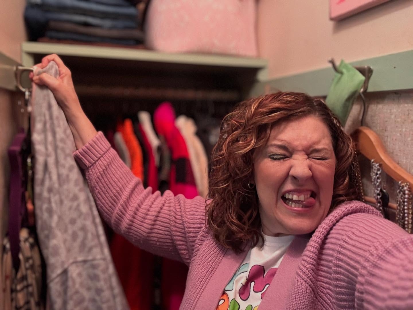 Closet confessions: I’ve been busy with life (end of school + South Carolina trip 🎉), but I’m BACK and diving into my own tiny closet! 😅
Yes — it’s small (I literally have a Spring/Summer closet and a Fall/Winter one 🙈). I’ve got shelves, matching hangers, and still… way too many “why do I still have this?!” pieces. 😂
👉 Stay tuned for my Tiny Closet Refresh series — full of small space tips and real-life decluttering. And if your closet needs some love too, DM me or visit my website. 💖
#ClosetConfessions #TheCozyDeclutter #SmallSpaceBigGoals #DeclutteringRealLife #ProgressNotPerfection #TinyClosetClub