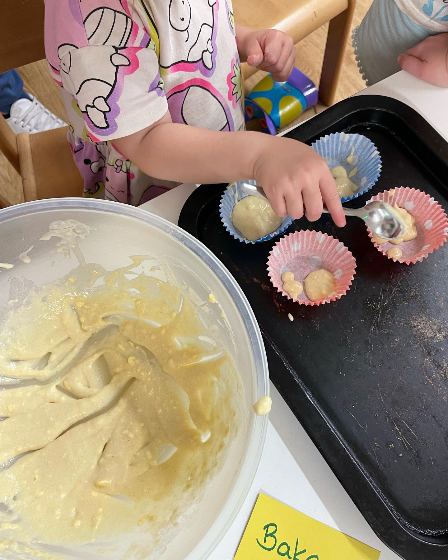 We end our trip to the seaside 🏖️ today, the children have been exploring sand, water, shells, sea creatures and of course baking a beach cake 🧁