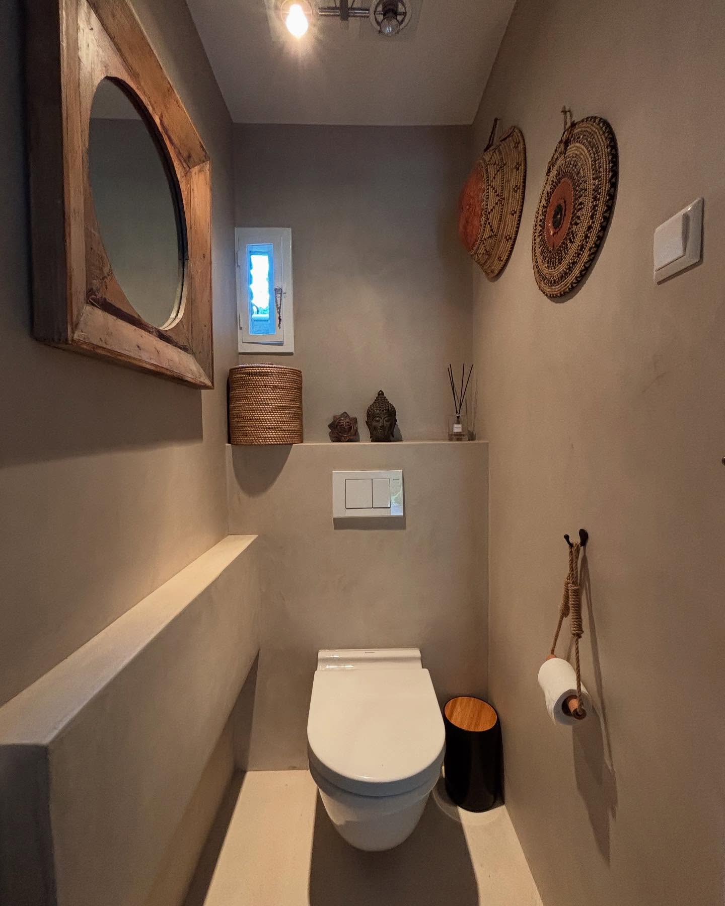 Niet gangbaar om te plaatsen op Insta, maar ook de toiletten maken wij mooi sereen en sfeervol…..🌼