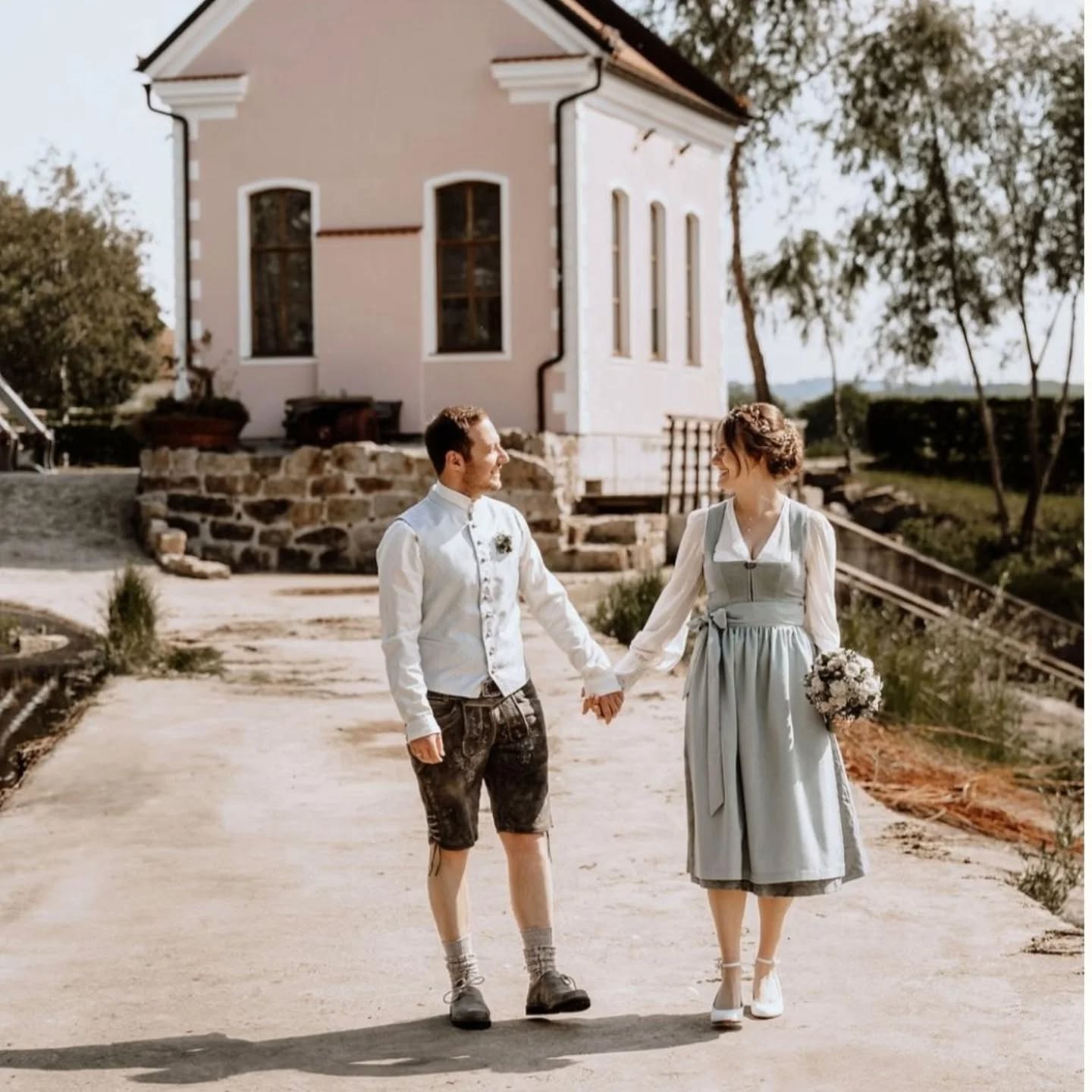 Herzlichen Glückwunsch euch beiden🍀⚘️
Und vielen Dank 😊
#trachtenhochzeit #heiratenintracht #brautpaar #brautpaarintracht #passau