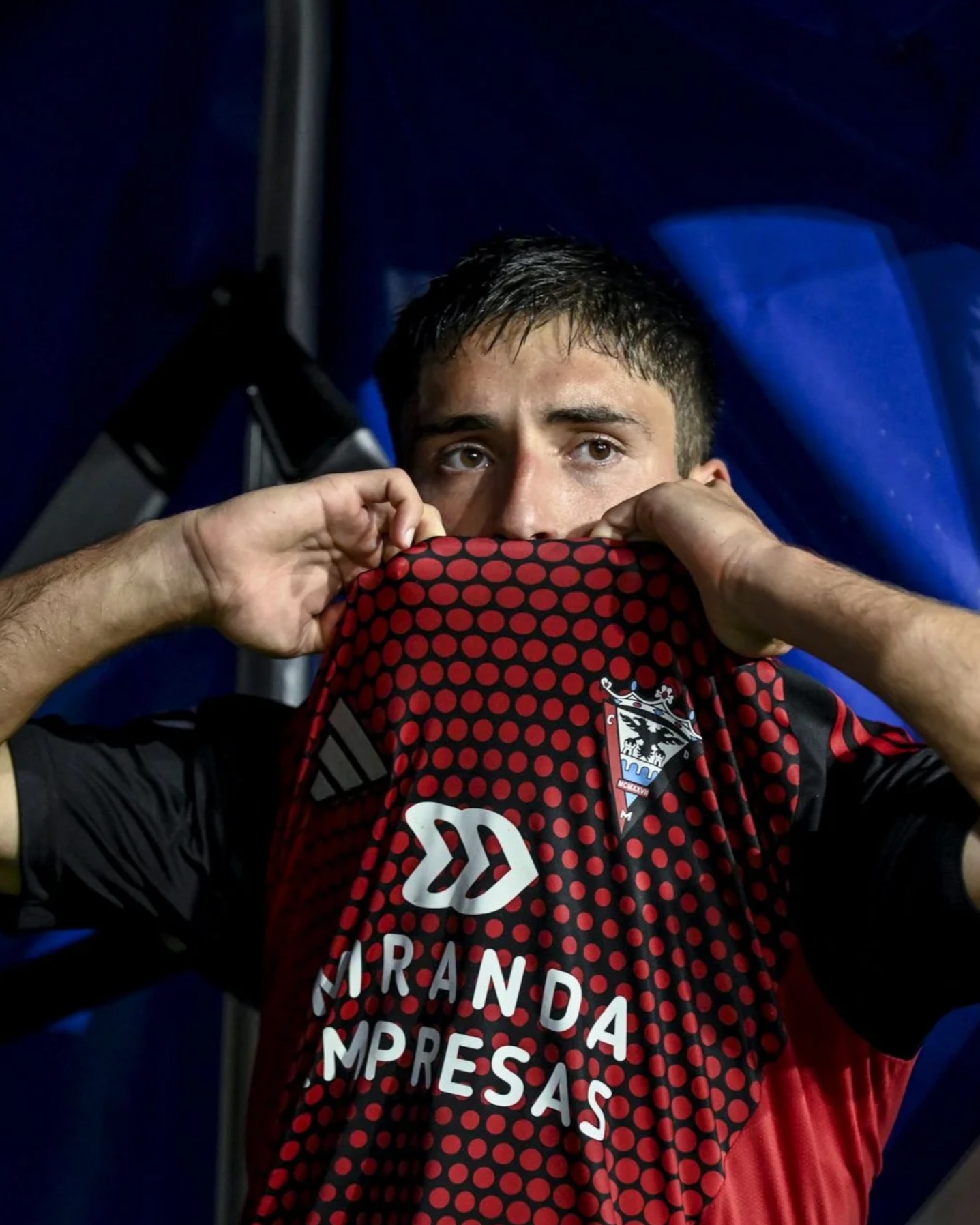 #EquipoGlobalAses
🔴⚫️ Que la cara más amarga del fútbol no empañe una temporada histórica. Con el tiempo el dolor se convertirá en aprendizaje.
👉 Enhorabuena por formar parte de la historia del @c.d.mirandes @ikerbenito_ @unaiegiluzz @jongorrotxa_