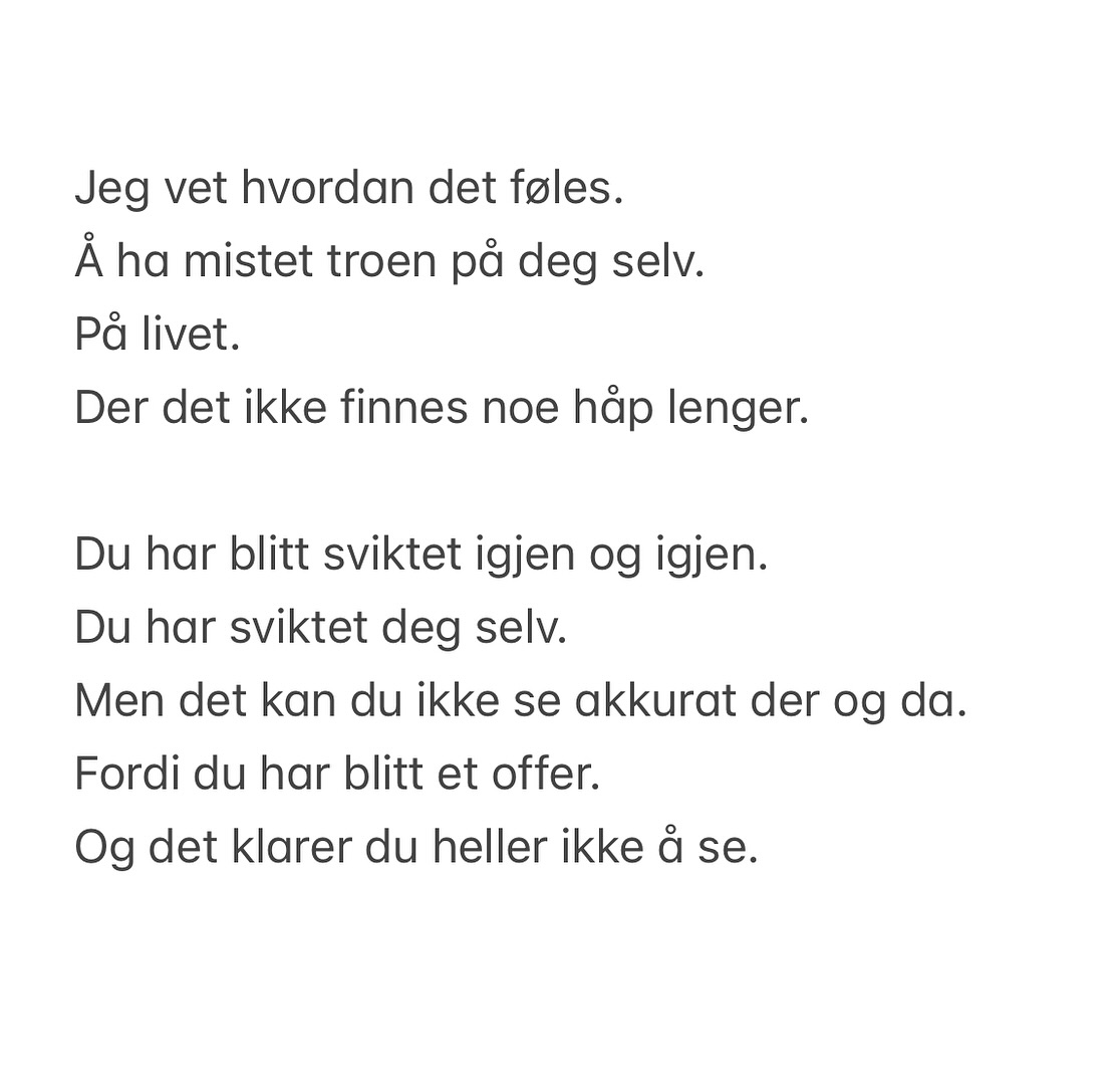 💗 Dette innlegget er til deg som har mistet troen på deg selv – og kanskje ikke helt vet hvordan du finner veien tilbake.
Du er ikke alene.
Og det finnes en vei hjem til deg selv.
En vei med aksept, kjærlighet og små steg i riktig retning.
Jeg er her hvis du trenger noen å snakke med.
Eller hvis du bare trenger ro og kontakt –
så tilbyr jeg også AromaTouch-massasje:
berøring med nærvær, eteriske oljer og dyp støtte.
Send meg en melding hvis du kjenner at noe i teksten traff deg,
eller om du vil booke en samtale eller behandling 💌
#egenkjærlighet #healing #aromatouch #indrearbeid #traumefrigjøring #indrestyrke #indrero #selvaksept #nervoussystemhealing