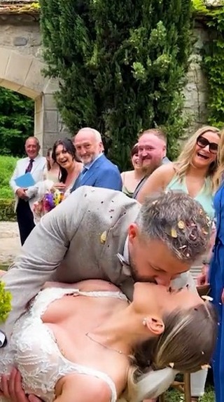 All that practice made for a perfect dip! We love it ❤️ Such a pretty wedding for our lovely couple. @joseybaines we got him crying! 🤣❤️
Filming for Memories 💛
Planner @france_wedding_planner.
Venue @chateauduraysse.
Flowers @kildameadows
Celebrant @weddings_by_roland for @celebrantsinfrance_theoriginal.
Food @thelimescatering.
#weddingfilmfrance #weddingsouthwestfrance #contentcreatorfrance #chateauweddingfrance #weddingcontentcreator #weddingcontentcreatorfrance