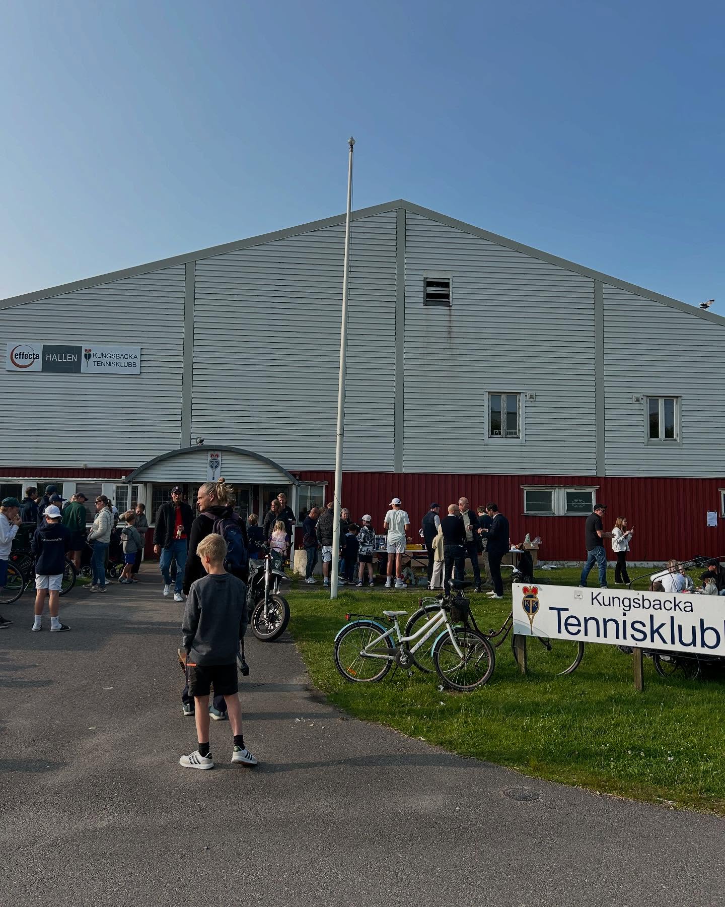 Tack för en trevlig sommaravslutning!🎾 ☀️
Nu kör vi hela vägen in i kaklet till den 15/6. Sen drar våra sommarläger igång 🥳✌️
Tack till @swedbanksverige som var på plats och höll föredrag för våra ungdomar i ung ekonomi.