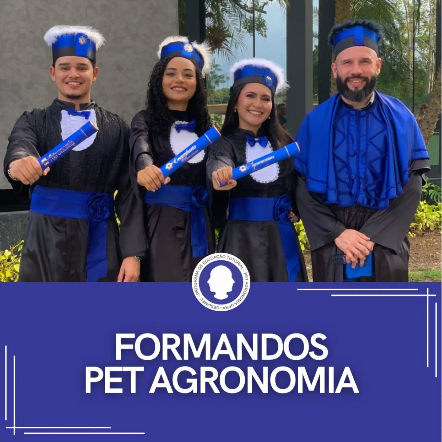 Eles são o nosso motivo de orgulho!
Na última terça-feira (24/06), nossos petianos Gleice Maia, Jennifer Soeiro e Klayver Moraes celebraram oficialmente a conquista do título de Engenheiros Agrônomos, marcando o fim de uma caminhada intensa e cheia de superações.
Durante cinco anos, superaram desafios com determinação, empenho e total dedicação ao PET Agronomia. Cada etapa dessa trajetória deixou um legado e colaborou de maneira singular para o desenvolvimento do grupo.
@gleicemaiaaa, sua determinação foi inspiradora, nos enchem de admiração. Parabéns por nunca desistir, você tem um futuro brilhante!
@jennsoeiro, somos gratos por sua entrega, alegria e empenho. Você sempre encantou a todos com seu jeito especial e certamente fará a diferença onde estiver!
@klayvermoraes, seu comprometimento e dedicação foram essenciais durante todos esses anos. Seu talento e competência são impressionantes, e temos certeza de que seu futuro será promissor!
Hoje, o PET Agronomia entrega à sociedade profissionais preparados e apaixonados pelo que fazem. Sigam confiantes: vocês têm tudo para transformar o mundo com o que aprenderam.
Uma vez PET, sempre PET! 💙