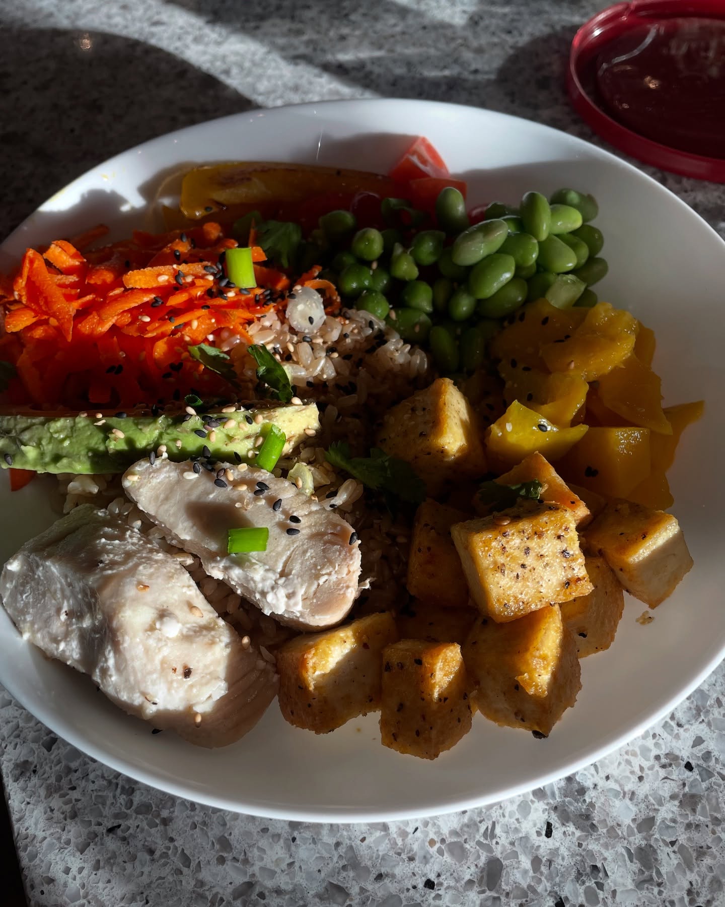 🌈 Another rainbow meal
My favourite midweek go-to — simple, colourful, and packed with nutrients.
I just cook up a batch of wholegrain rice or quinoa and top it with whatever’s in the fridge.
This one’s got:
🐟 Leftover fish
🍽️ Crispy tofu
🥕 Grated carrots
🌱 Frozen edamame (always stocked in my freezer!)
🌶️ Roasted red peppers
🥑 Avocado
🥭 fresh mango
No fuss, just real food — full of fibre, protein, colour, and flavour.
Other fav toppings: pickled beetroot, pickles, cucumber, salmon, fried egg, tomatoes
#RainbowBowl #MidweekMeals #NutritionalTherapistUK #EasyHealthyMeals #GutFriendlyFood #WholeFoods