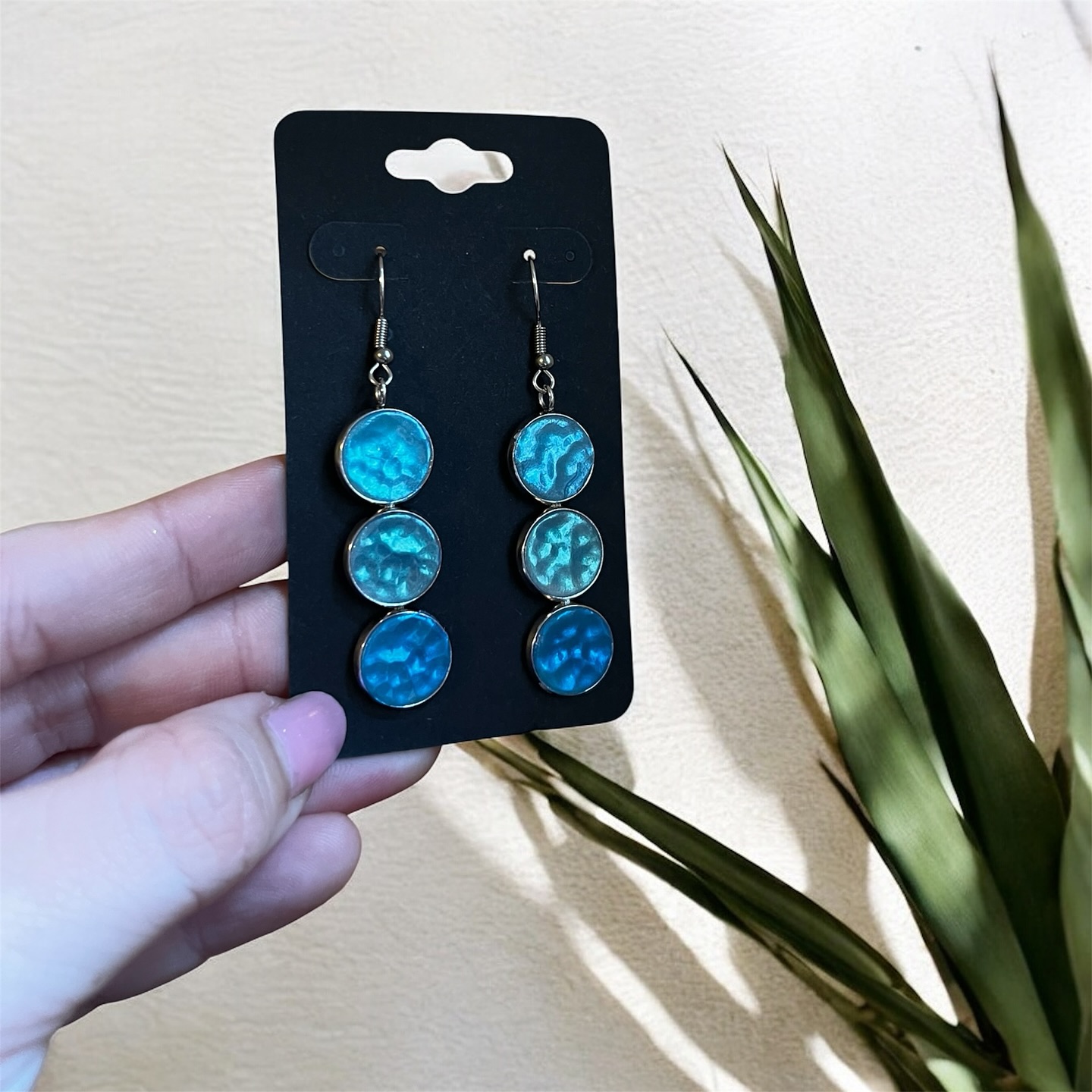 Some three toned shiny MICA earrings for your collection ;)
Which one is your favorite? 1,2 or 3 vote or comment below 👇