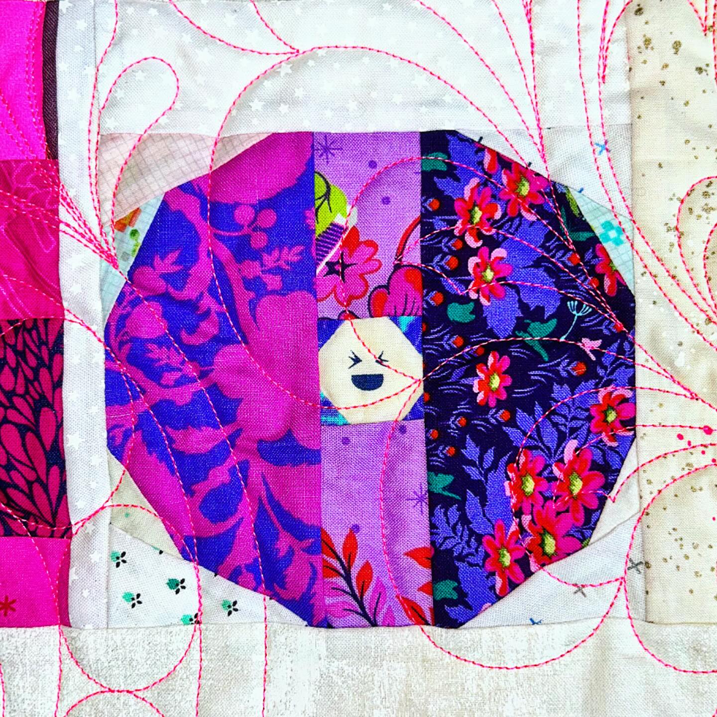 Monday vibes ❤️🌈
#sewtherainbow #rainbowquilt #tulatroops #tulapink #scrappymakesmehappy #scrapquilt #fussycutting #fussycut #quiltypleasure #greatbritishquilter #makemodern #quiltersofinstagram #quiltersgonnaquilt #noscrapleftbehind #scraptastic #sewingismysuperpower #alphabetquilt #quiltingismytherapy #quilting #fabriclove #tulapinkfabric #sewing #sew #sewcreative #rubystarsociety #fabriclove #graffitiquilting #quiltypleasures #miniquilt #wallhangings #quiltdecor