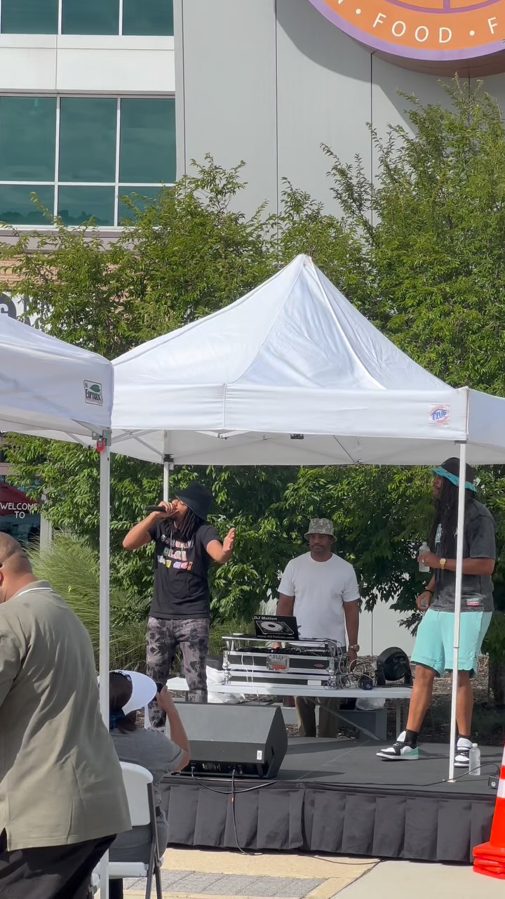 Had a good time at the @riversideepicenter last week celebrating #Juneteenth Nothing but good vibes and good people. Thank you to those who came out! Big thank you to @coreywebb3 for putting it all together 🙏🏾
#VibeSteppin #EpiCenter #SoulMusic #ImGood
