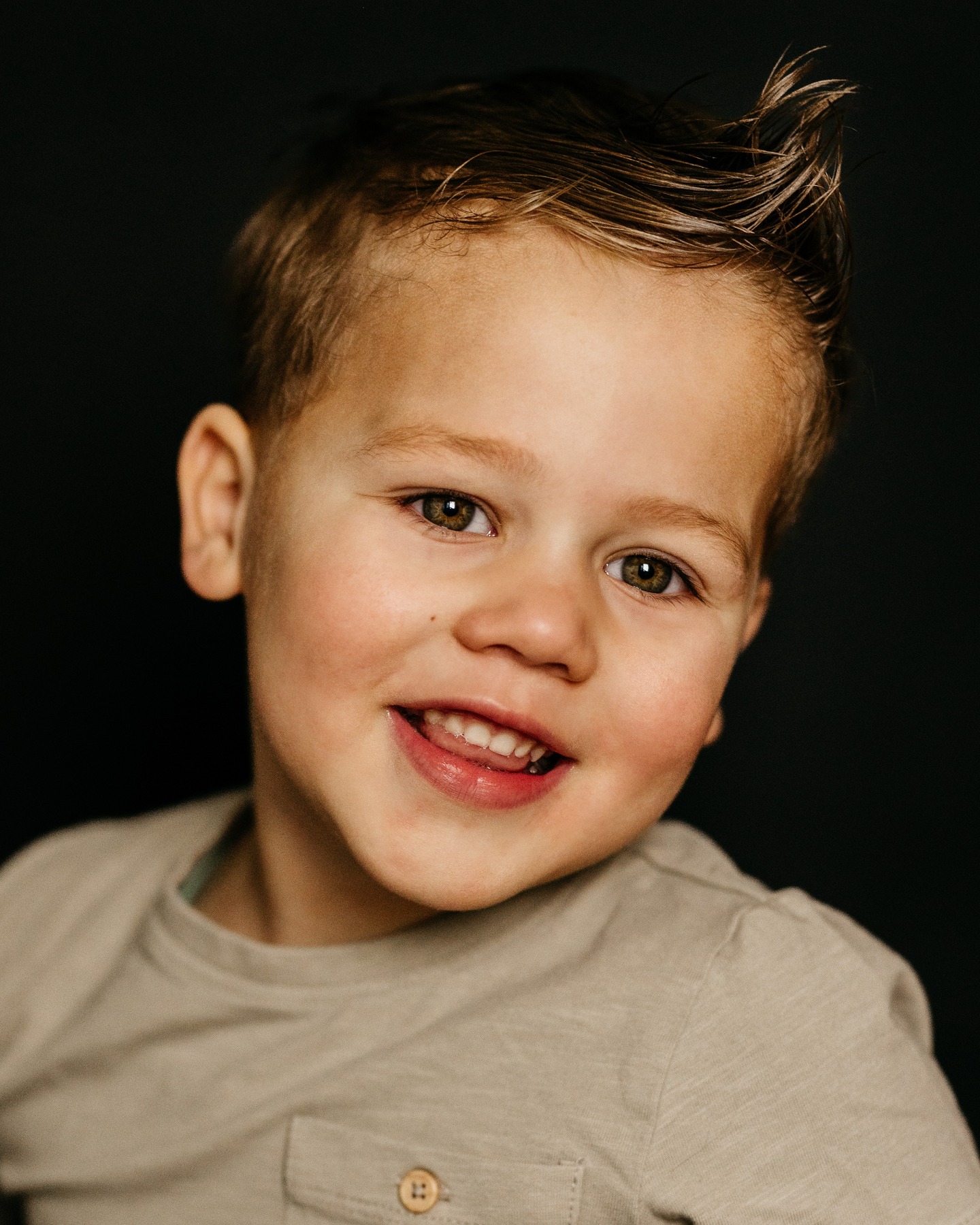 ๐๐๐๐๐๐๐
Zo'n leuke blikken kunnen vangen van dit boefje! ๐ค
---------
#portret #portretfotografie #portrait #portraitphotographer #portraitphotography #lifestylefotograaf #fotograafroermond #kidsportraits #kinderportret #fotograaflimburg