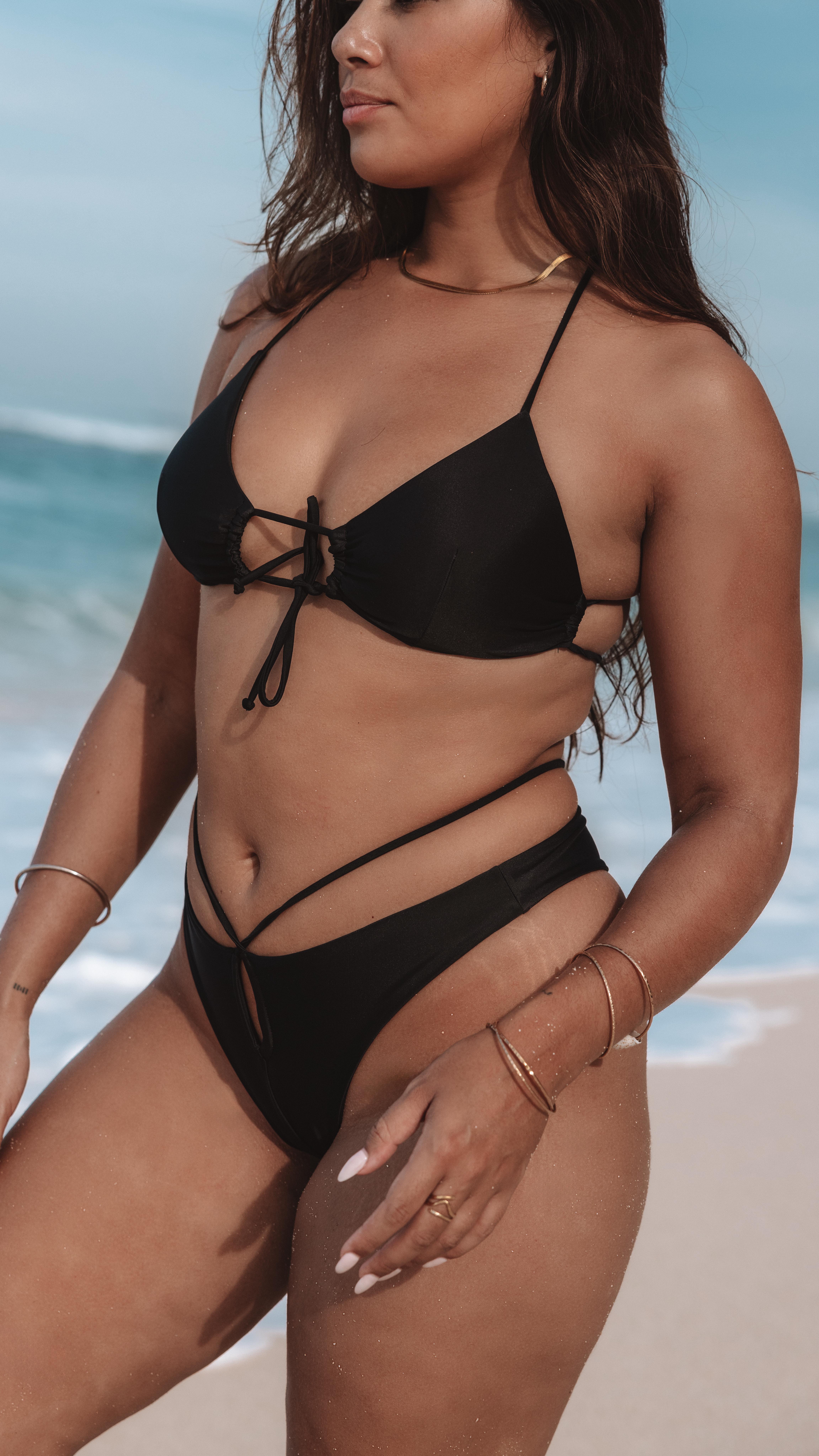 We’re obsessed with our MERUS bikini 🖤🖤
The front? Stunning.
The back? Gorgeous.
The side? Beautiful.
The top? Amazing.
The bottom? Perfect.
From far away: glorious.
Close up? Even better.
CRAFTED TO INSPIRE
DESIGNED TO EMPOWER
#SanchaTheBrand #Bikini
#MERUSbikini #SwimwearGoals #BeachVibes #SwimwearFashion #VacationStyle #SwimsuitSeason #TravelInStyle