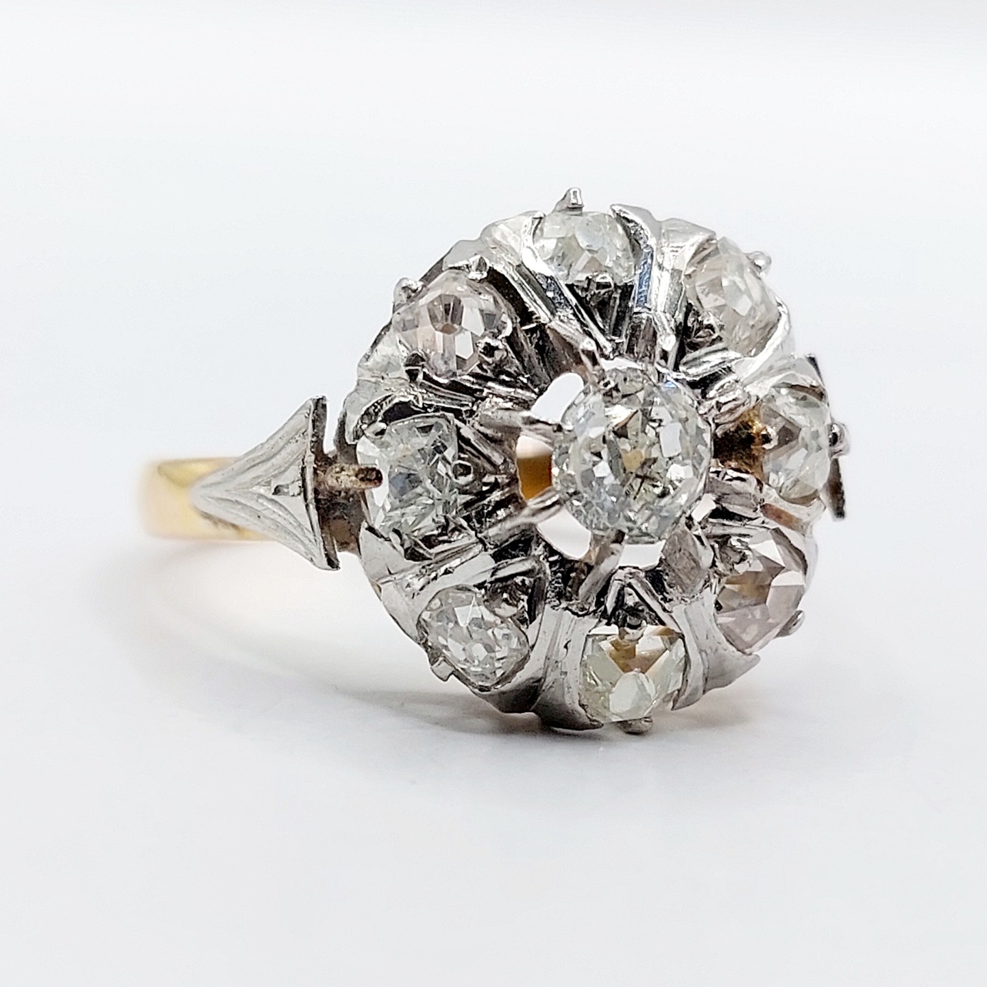 French antique daisy ring 18k gold and platinium set with 1.05 carats of old mine cut diamonds (circa 1920)
PRICE : 1170€
Magnificent antique French work
Size: 54 FR / 6.75 US
Weight: 4.30 g
Main diamond size: approximately 4.5 x 4.2 x 3 mm (estimated at 0.35 carats)
Secondary diamond size (x8): approximately 2.2 to 3.2 mm (estimated at 0.70 carats in total)
The diamonds are in good overall condition, with some small inclusions visible
Head size : 14.3 mm
Micro-scratches from use
Owl and mascaron hallmarks (French hallmarks)
#frenchjewelry #diamond #diamondring #antiquering #victorian #victorianring #marquisering #augustusjewels #vintagering #daisyring #daimondhaloring