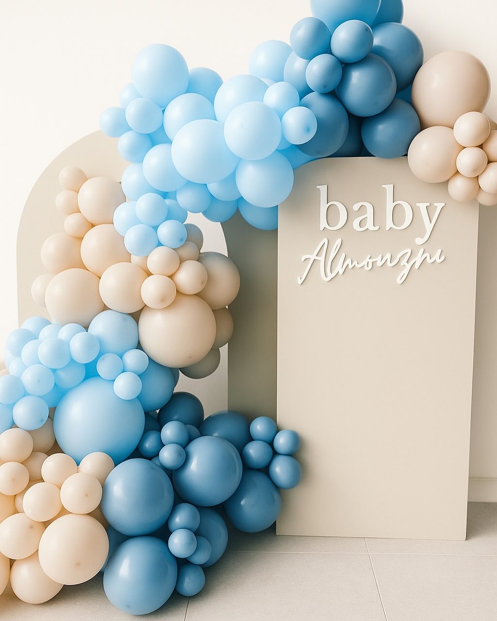 Fabrication d’éléments de décoration en bois pour un heureux évènement ✨
Nous avons fabriqué sur mesure :
- La pancarte avec le nom
- Les arches
- Les podiums
- Les girafes 🦒
Vous avez un projet ? Parlons en !