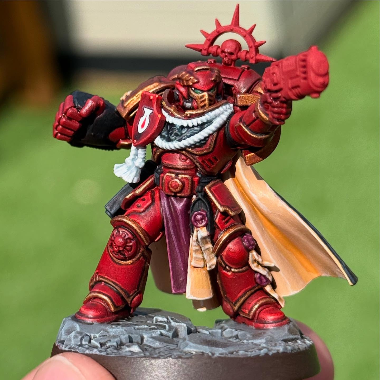 His model is still many hours away from completion but darn do I absolutely love it! 3 main colours with the red, gold/cream and the black and they all just really pop, this model alone is racking up around the 10 hours mark and probably will take about 15 total #Nerd #Warhammer #warhammer40k #WarhammerCommunity #warhammer40000 #WarhammerArt #miniaturepainting #SpaceMarine #SpaceMarines #Wargaming #hobby #Gaming #TTG