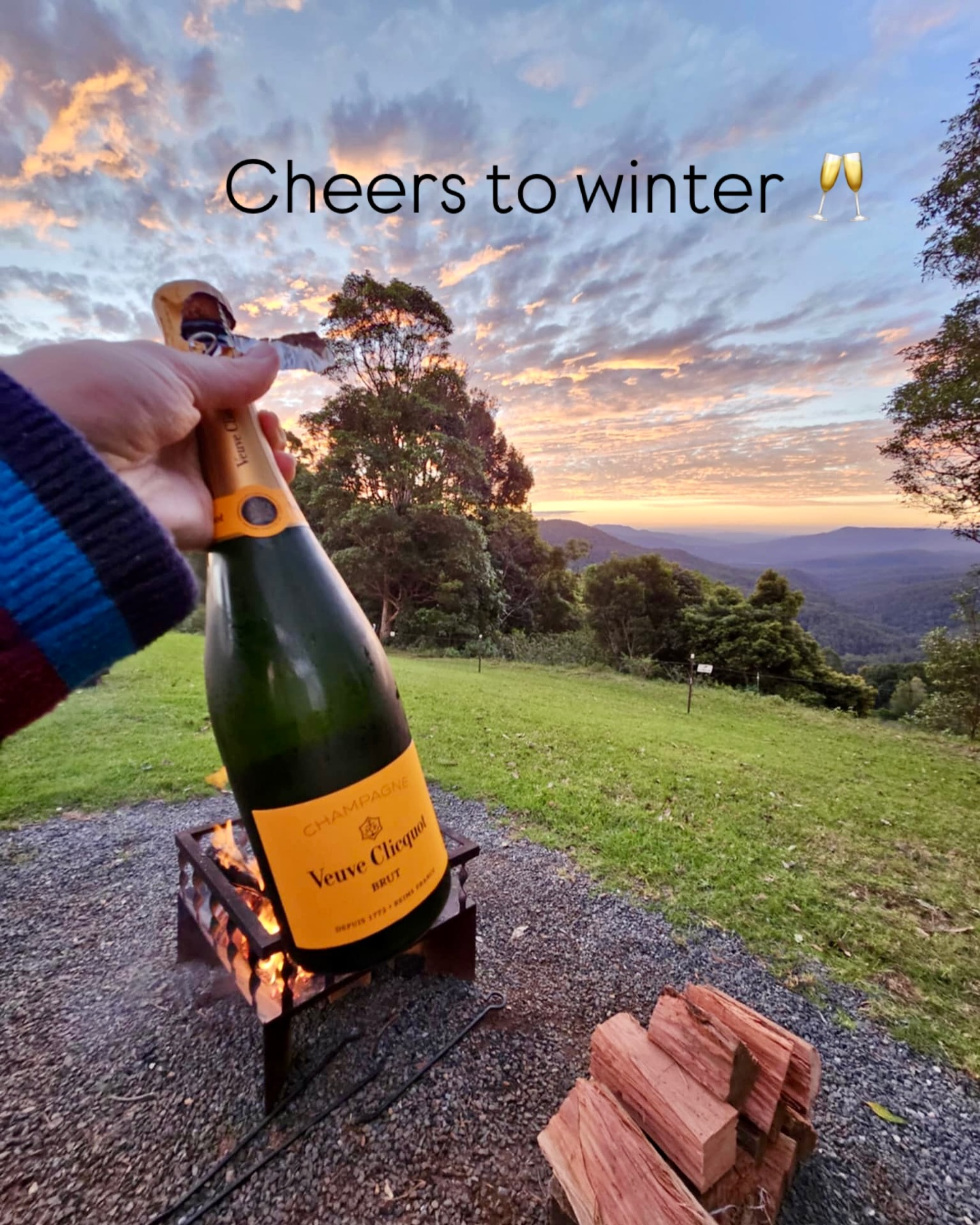 Winter at Fyrefly Retreat! 🥂🔥❤️🫶 🌅
#wintergetaway #scenicrim #winter #cosyvibes
@destinationscenicrim @visitscenicrim @scenic_road_magazine @veuveclicquot