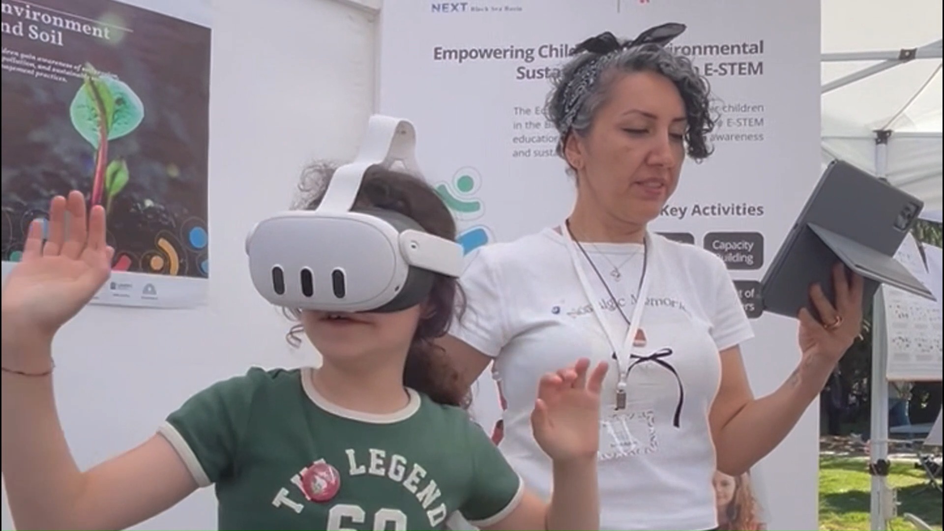 🎬🌿 Kadıköy Çevre Festivali’nden EcosySTEM Rüzgarı! 🌿🎬
31 Mayıs – 1 Haziran’da Kadıköy’de gerçekleşen Çevre Festivali’nde EcosySTEM standımız yoğun ilgi gördü!
🤖👓 Çocuklar VR gözlüklerle STEM dünyasını keşfetti,
⚙ Robotik uygulamalarla eğlenerek öğrendi,
💚 Bilim ve doğayı bir araya getiren bu deneyimler büyük beğeni topladı.
Festival boyunca standımızı ziyaret eden yüzlerce aileyle tanıştık, çocukların merakı ve heyecanı geleceğe dair umutlarımızı büyüttü.
📥 Ve güzel haber!
Yaz dönemi için hazırlanan STEM eğitim programımızın ön kayıtları başladı.
Program, Kadıköy’de ikamet eden 8–15 yaş arası çocuklar için tamamen ücretsizdir.
📍Detaylı bilgi ve başvuru için:
🌐 ecosystemhub.org/tr
📧 ecosystem@ideauniversal.org
___
🎬🌿 EcosySTEM Highlights from Kadıköy Environmental Festival! 🌿🎬
On May 31 – June 1, our EcosySTEM booth became one of the most visited spots at the Kadıköy Environmental Festival!
🤖👓 Kids explored the world of STEM with VR headsets,
⚙ Had fun while learning through hands-on robotics,
💚 And experienced the perfect blend of science and nature.
We met hundreds of families, and the curiosity and excitement of the children gave us so much hope for the future.
📥 And here’s the good news!
Pre-registrations for our summer STEM education program are now open.
The program is completely free for children aged 8–15 living in Kadıköy.
📍For more info & to apply:
🌐 ecosystemhub.org
📧 ecosystem@ideauniversal.org
#interregnext #interregnextbsb #avrupabirliğibaşkanlığı #avrupabirliğiprojesi #ecosystemhub #stemeducation #robotik #kadıköyçevrefestivali #kadıköybelediyesi #geleceginekoliderleri #ekoliderler #blackseabasin #enviromentaleducation #çevrefarkındalığı #kadıköy #yeldeğirmenimahallesi #ekoloji̇ #fbcocukgenclik #roboticsfun #vrexperience #stemforkids