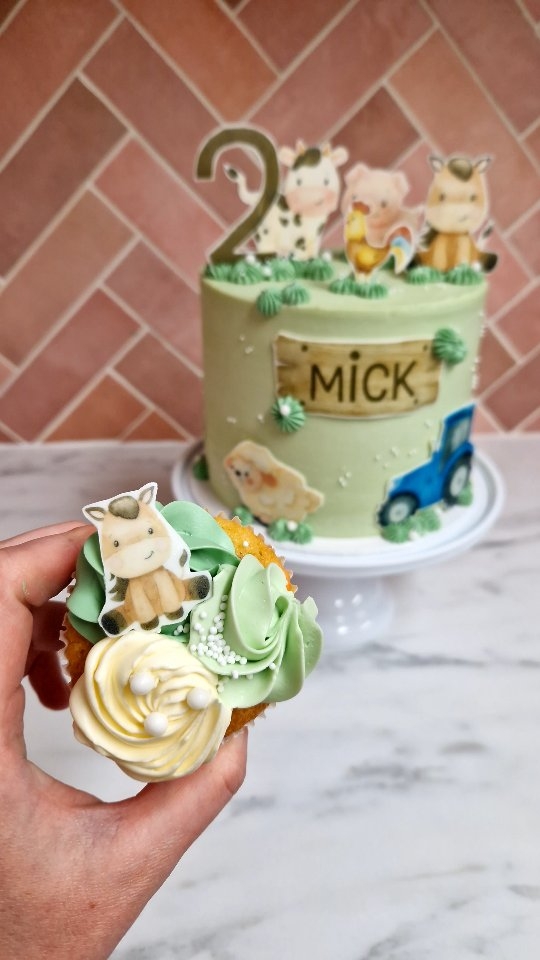 Hoor je dat?? 👀👂🏼
Haal je bij Suikertijd lekkers voor: een verjaardag, jubileum, bruiloft, gender reveal, baby shower of ieder ander moment dat het waard is om uitgebreid te vieren?
Dan haal je cupcakes of taart waar iedere gast van geniet. Lege schoteltjes gegarandeerd 😉.
Alles is Uniek, op maat en naar wens gemaakt zodat het gebak naadloos aansluit bij jouw feest moment 🖤. Van de vulling tot de prints; alles wordt gemaakt met liefde, voor jou!
Als jouw moment bijzonder is, maak er dan echt een feest van met Suikertijd 🎂🧁
#Suikertijd #cupcakes #feest #taart #kinderfeest #brownies #cookies #feestgebak #kinderfeest #samengenieten #Oldenzaal #Losser #Enschede