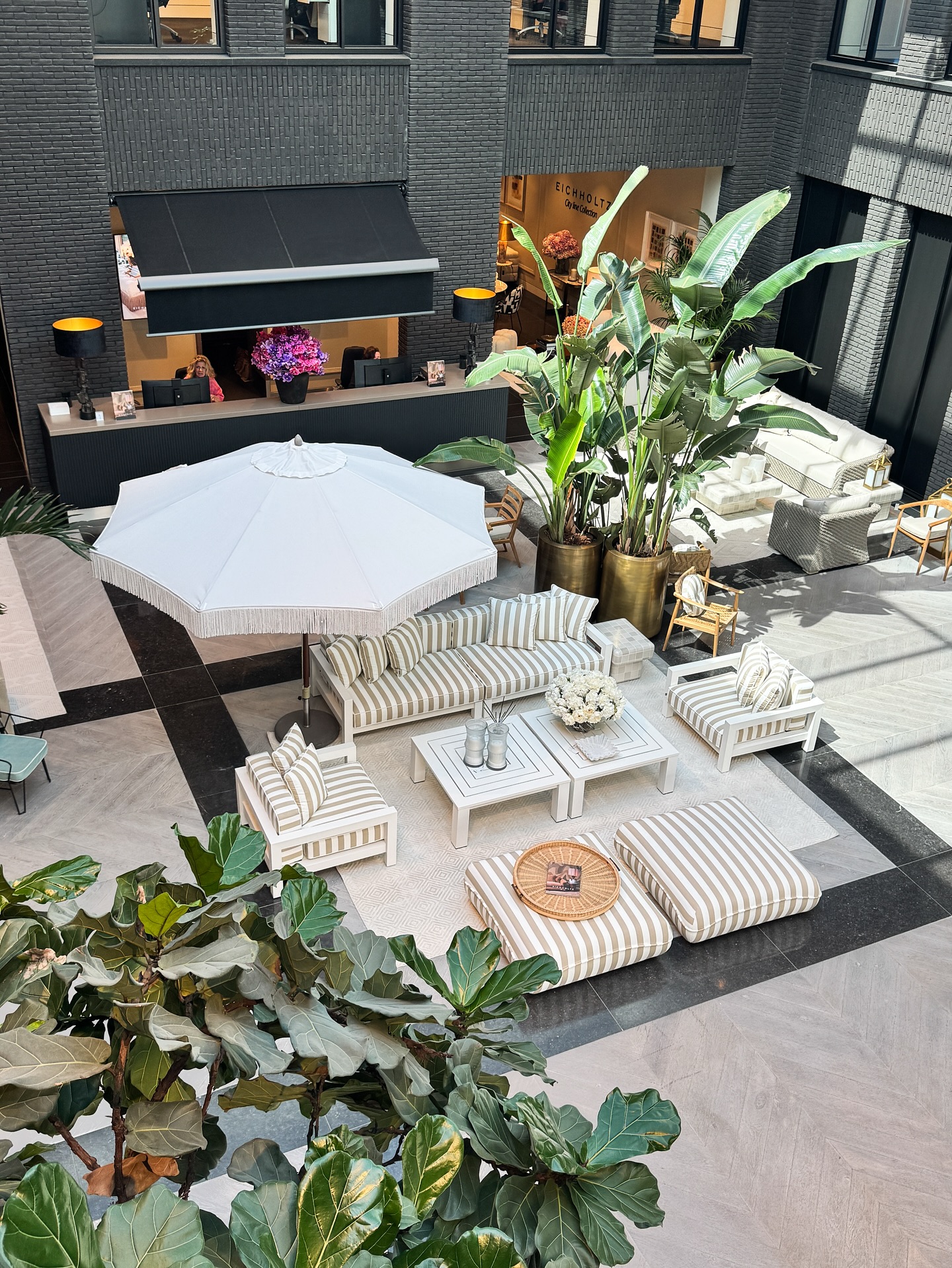 Noch ein paar Eindrücke von heute:
Ein spannender, inspirierender Austausch mit großartigen Kolleg:innen und der lieben @thestagingcompany.
Ich bin voller neuer Ideen, von anderen Farbkonzepten über besondere Materialien bis hin zu neuen Formen.
So ein Tag tut einfach gut! Kreativität, Perspektiven wechseln und weiterdenken.
Let’s create beautiful spaces, habt eine traumhaftes Wochenende, Anna
#homestyle
#homestaging
#luxuryrealestate
#interiors
#interior