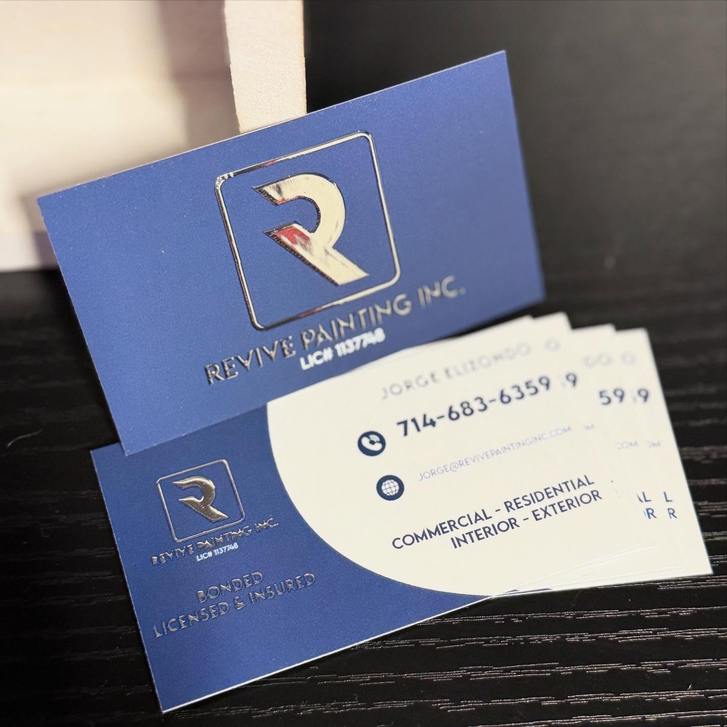You want an elegant touch to your business cards? Try raised foil with suede business cards, you’ll be highly impressed ✨✨📇📇📇 #businesscards #raisedfoilbusinesscards #applegraphix #graphicdesign #smallbuisness #ranchocucamonga